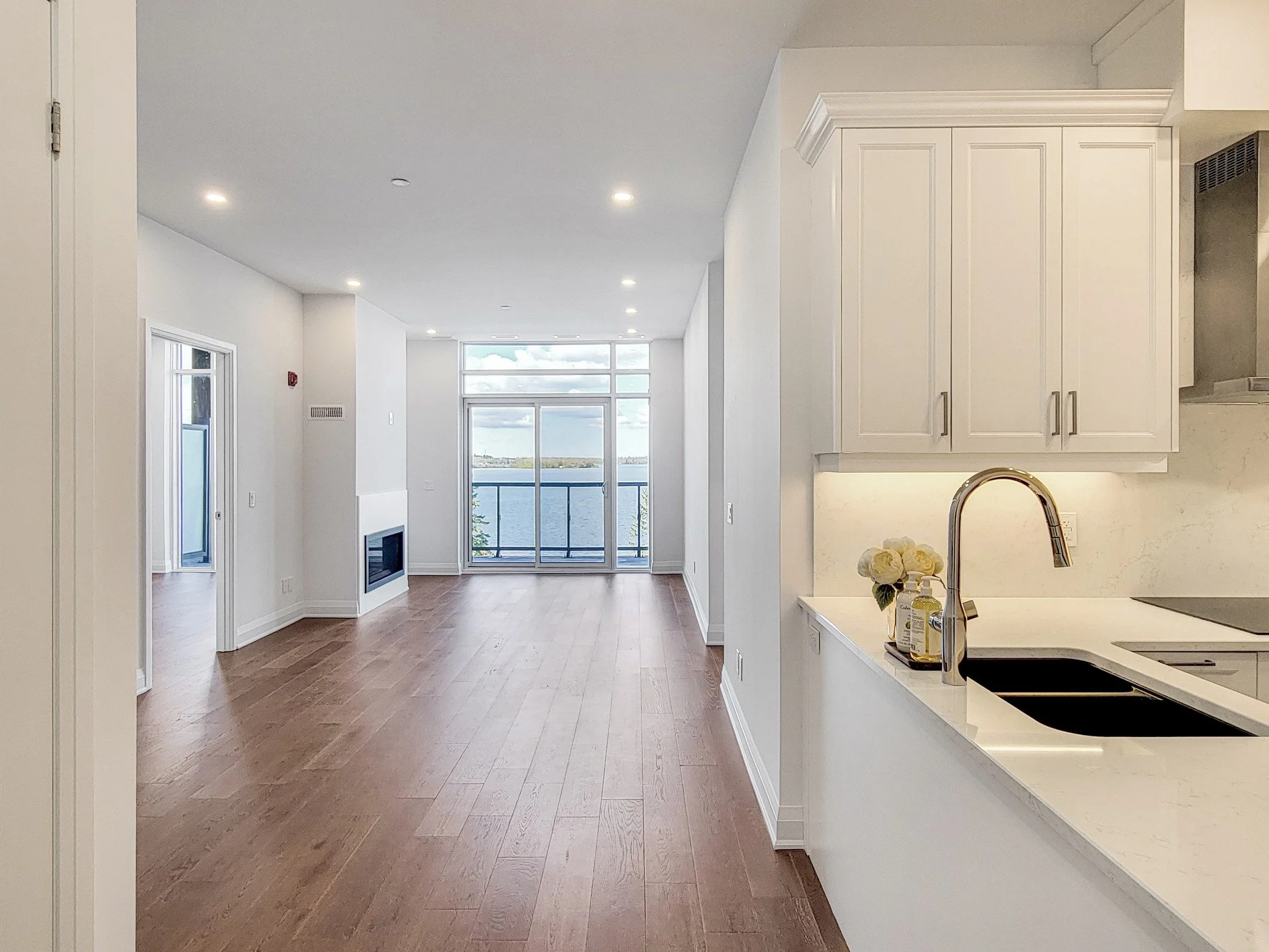 Who says lake views are only for the weekends?

With floor-to-ceiling windows and a 35-foot balcony overlooking Cameron Lake, these panoramic views are yours to enjoy 7 days a week. Situated on the very top floor of The Moorings, Unit 309 at 99 Louis