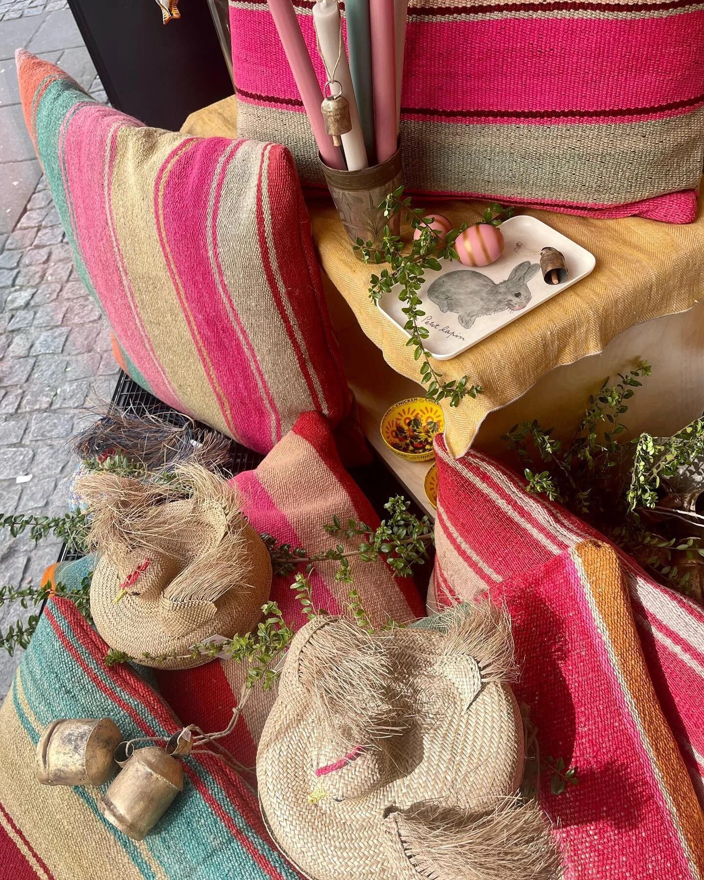 Frohe Ostern im Kreise euer Lieben! #durchreise #happyeaster #storytellingtreasures #fairtrade #linz #linzercity