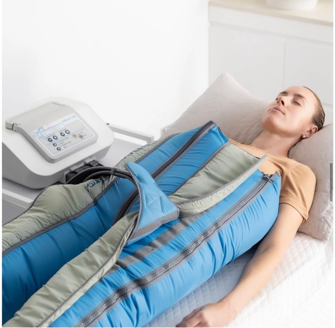 ✨ The Rolls Royce of Lymphatic Drainage ✨

Imagine enjoying a results-driven facial while simultaneously receiving a full-body lymphatic drainage treatment with the Body Ballancer.

This is the ultimate combination for women who value efficiency and 