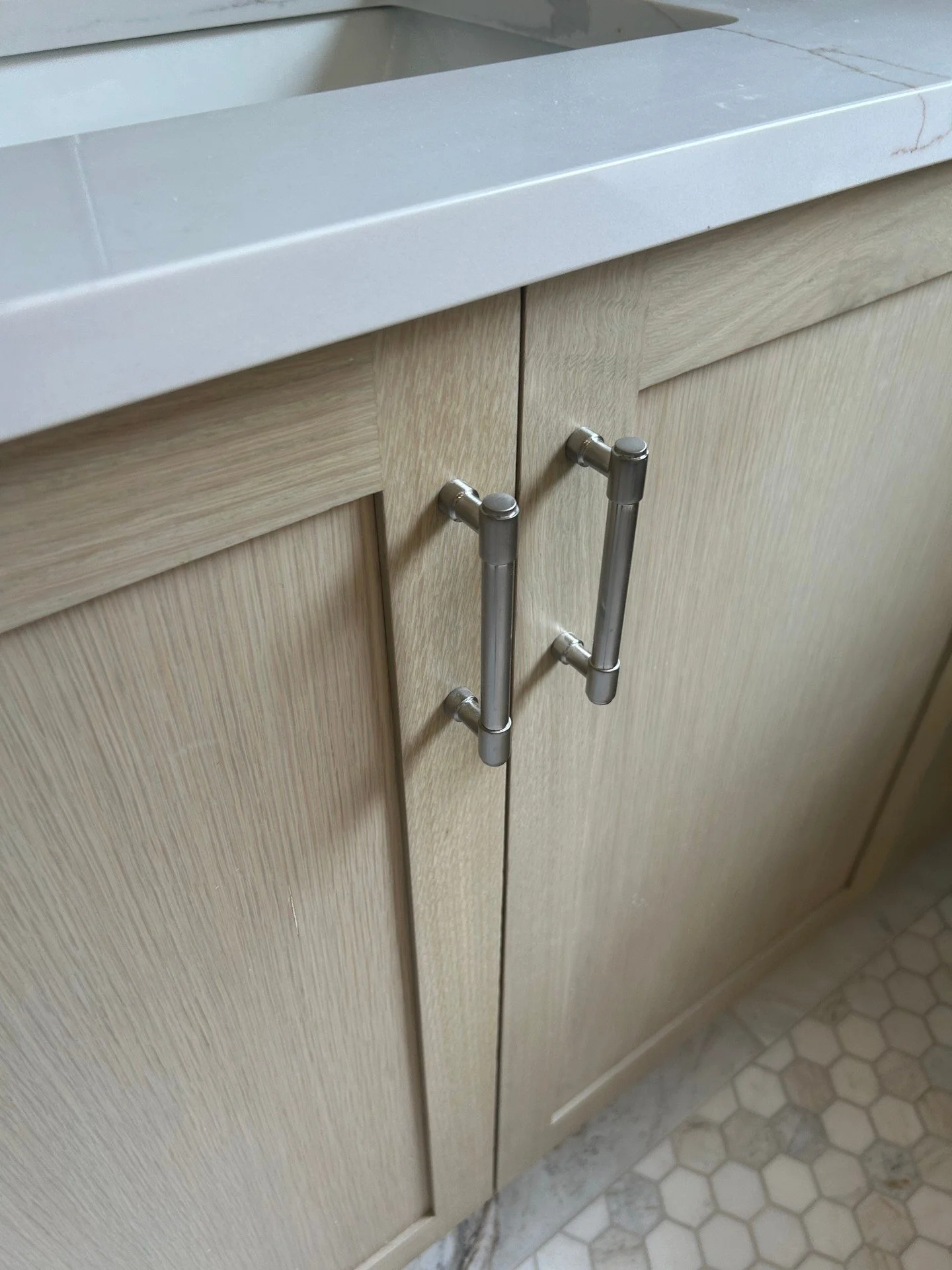 Natural white oak, understated hardware, and a soft stone countertop create a palette that feels both timeless and refined. Regular site visits allow us to review installation progress, refine details, and ensure every finish contributes to a cohesiv