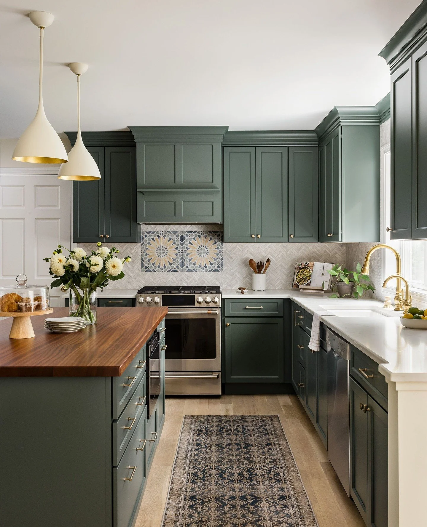 Olive Hollow blends Mediterranean influence with New England restraint. Inspired by the clients&rsquo; travels through Italy and their appreciation for Mediterranean architecture and materials, this comprehensive renovation spans the kitchen, baths, 