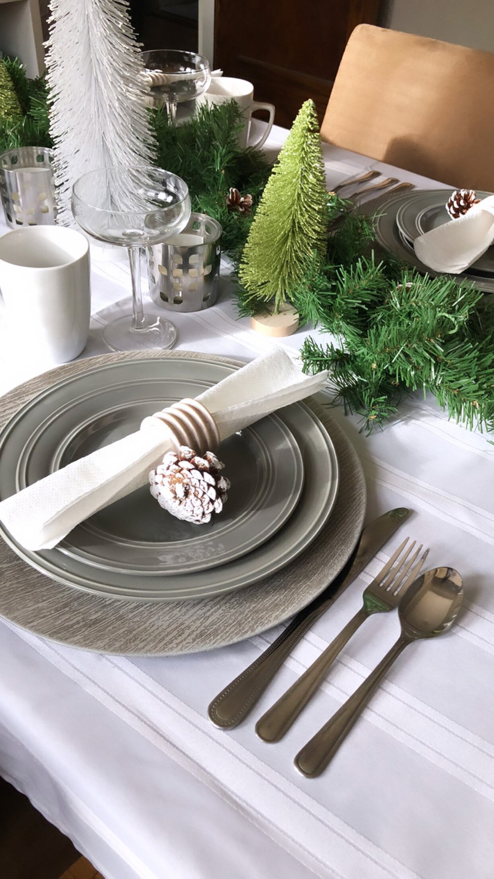 Christmas Table Decor 3.JPG