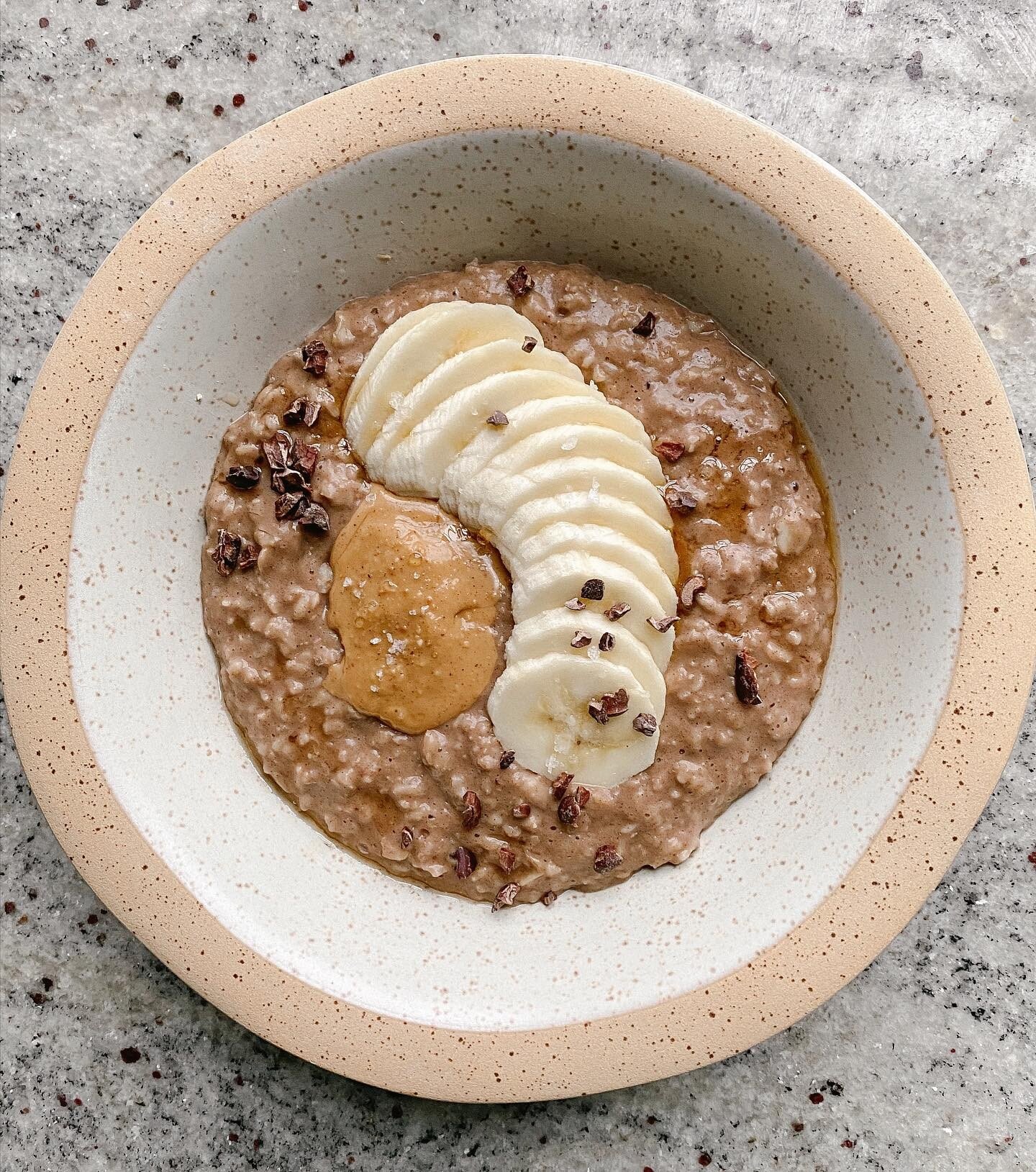 ✨salted✨ peanut butter chocolate protein oats! 🍫 I loooove a warm, filling bowl of oats in the winter and these ones include all of my favourite things 😌 I posted this cute bowl in my stories a couple weeks ago and got some requests for the recipe 