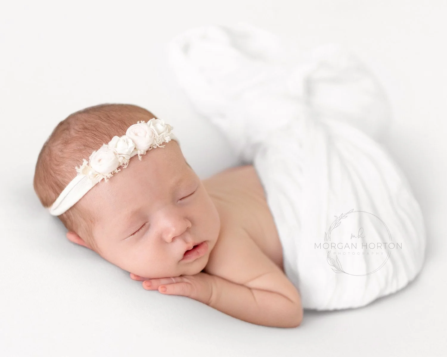 A Timeless Mother &amp; Baby Newborn Session | Fayetteville, AR Newborn Photographer
