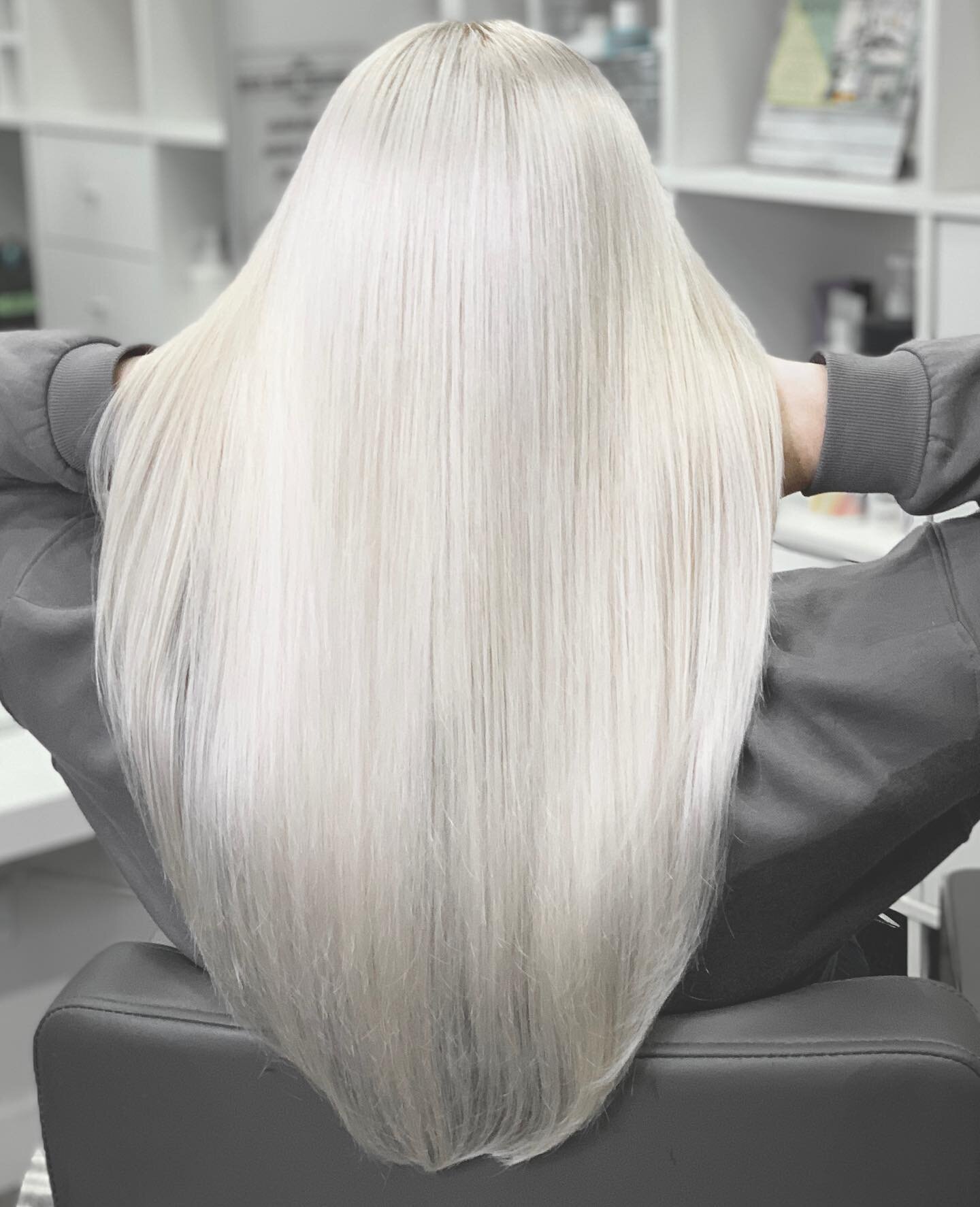 Revive by Andy Lam #bayalage #ombrehair #oleplex #platinumblonde #instahair #hairgoals #stylist #highlights #hairsalon #hairstylist #hairbyme #haircolorist #hairartist #cutandcolor #colorexpert #colorcorrection #behindthechair #astoria #astoriavibes 