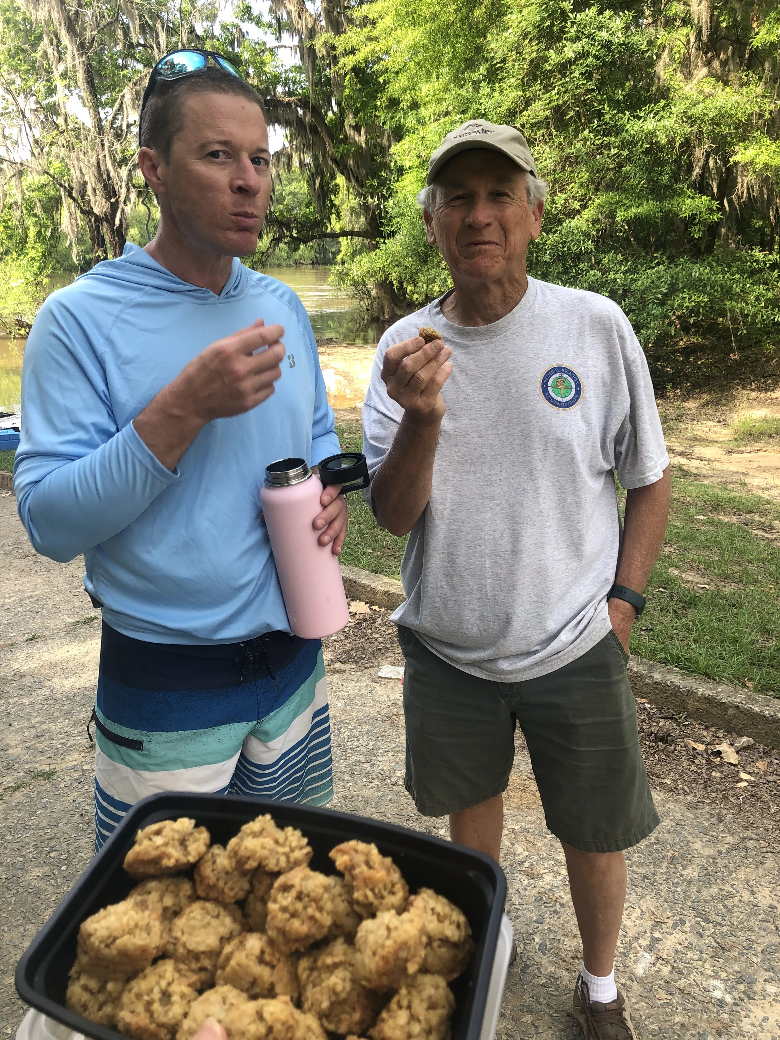A few last-minute cookies with dad to fuel the paddle engine.
