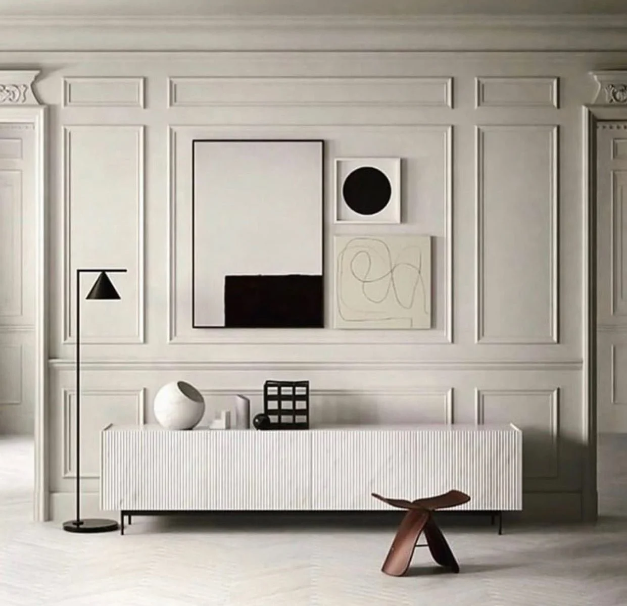 Inspiration for the day with some of my favorite details...millwork, stone, modern, classic, black, tone on tone and as always, EVERYTHING and anything fluted! 
From the stunning home of @salvatori_official, styling by: @elisaossinostudio