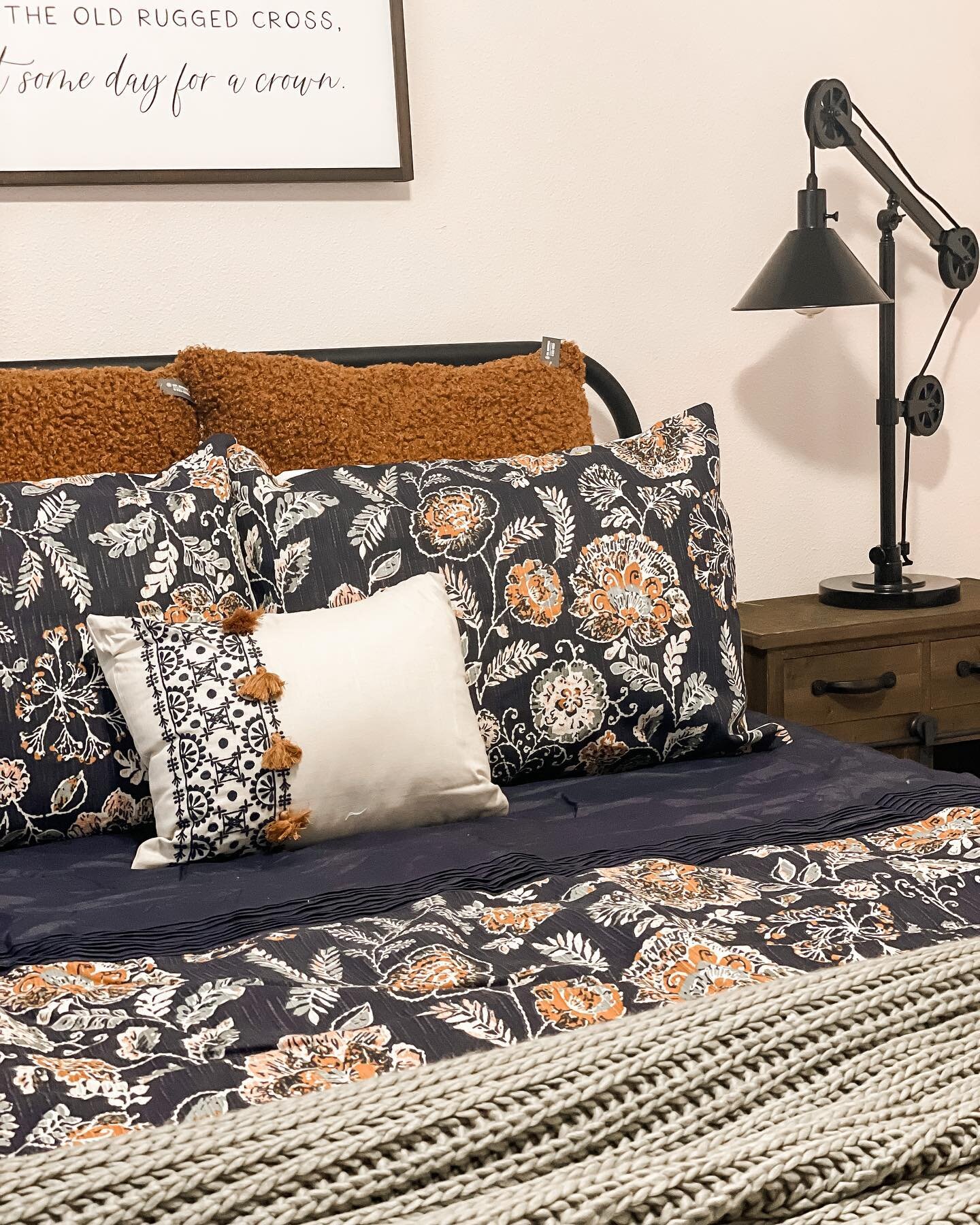 ✨BEFORE &amp; AFTER BEDDING✨What a difference cozy bedding makes! #bedding #target #beddingstyle #home #farmhousestyle
