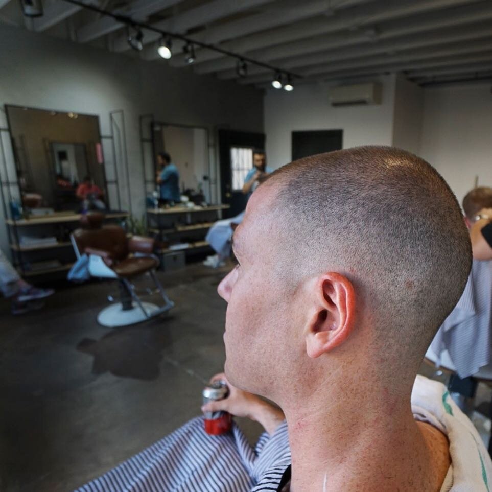 My boy @jzerden keeping it fresh god status for the weekend💯🤝🙏
_______________________________
#barber #barbershop #barbershopconnect #hair #menshair #haircut #venicebeach #serviceandsupply #workinprogress #culvercity #santamonica #california