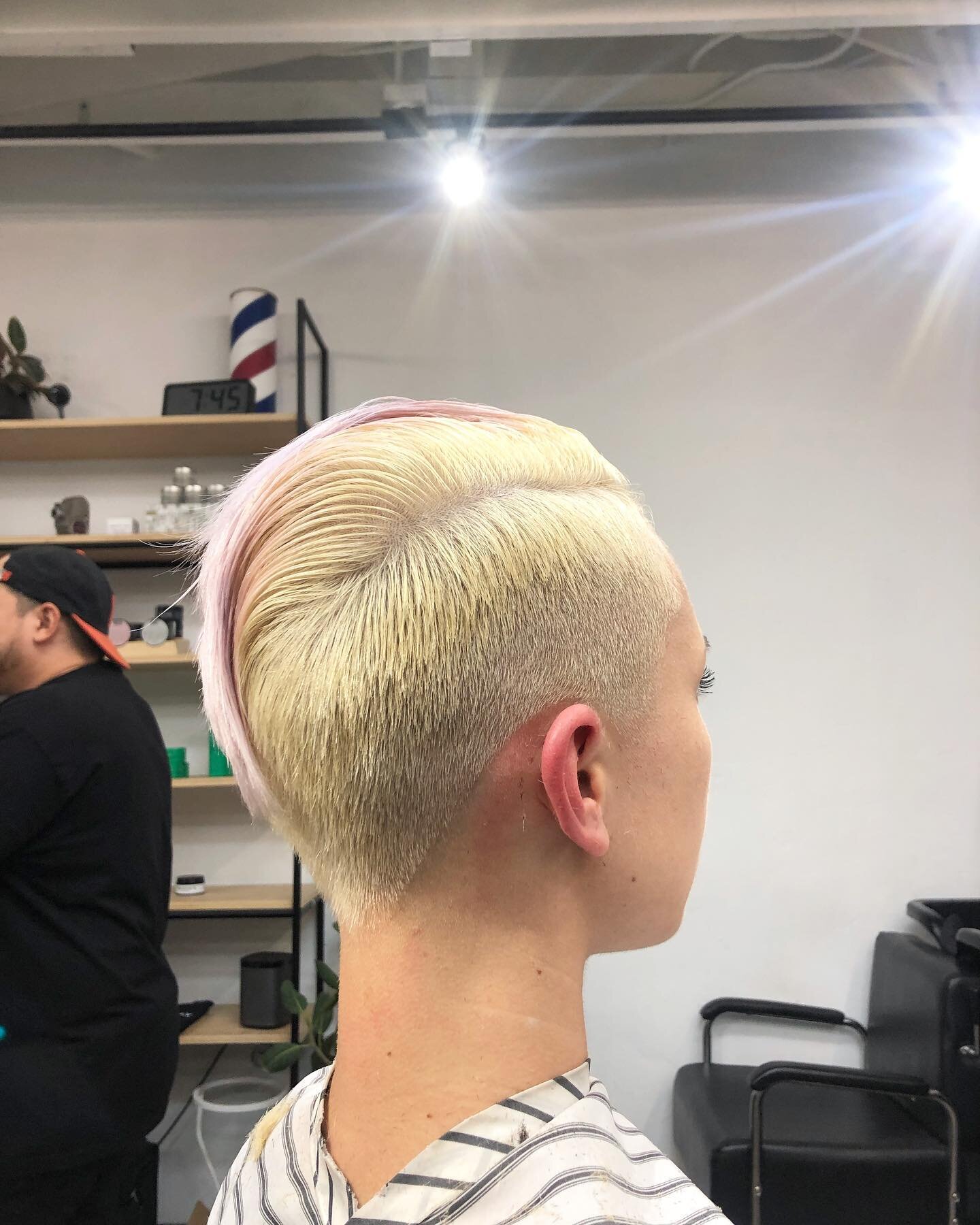 Aja is ready for Berlin💯 @ajas_mixed_tape #hair #haircut #barber #barbershop #shortcut