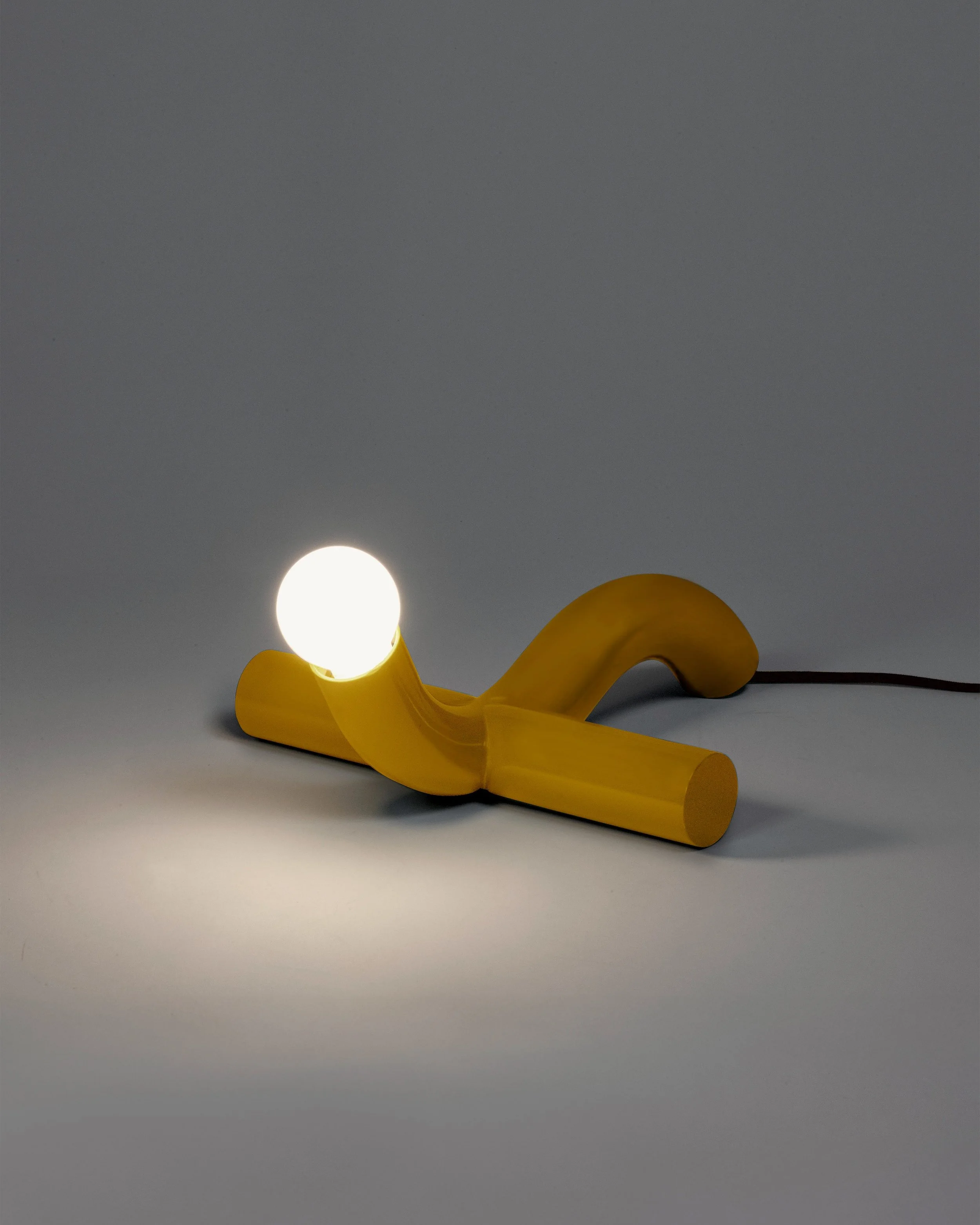 table-lamp-yellow-la-due-gialla_3.jpg