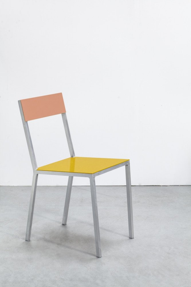 V9016035A_mullervanseveren_aluchair_yellowpink_b_42.jpeg