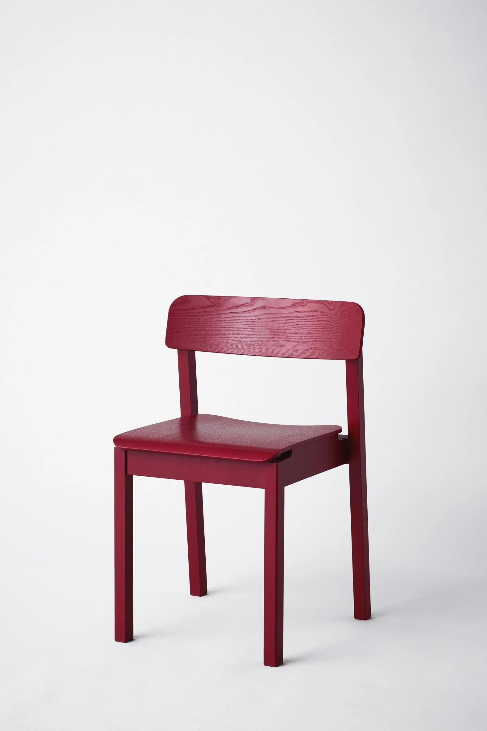 MOEBE_Everyday-Chair_PP_Purple-Red_Low-Res_01_EDCPR.jpg