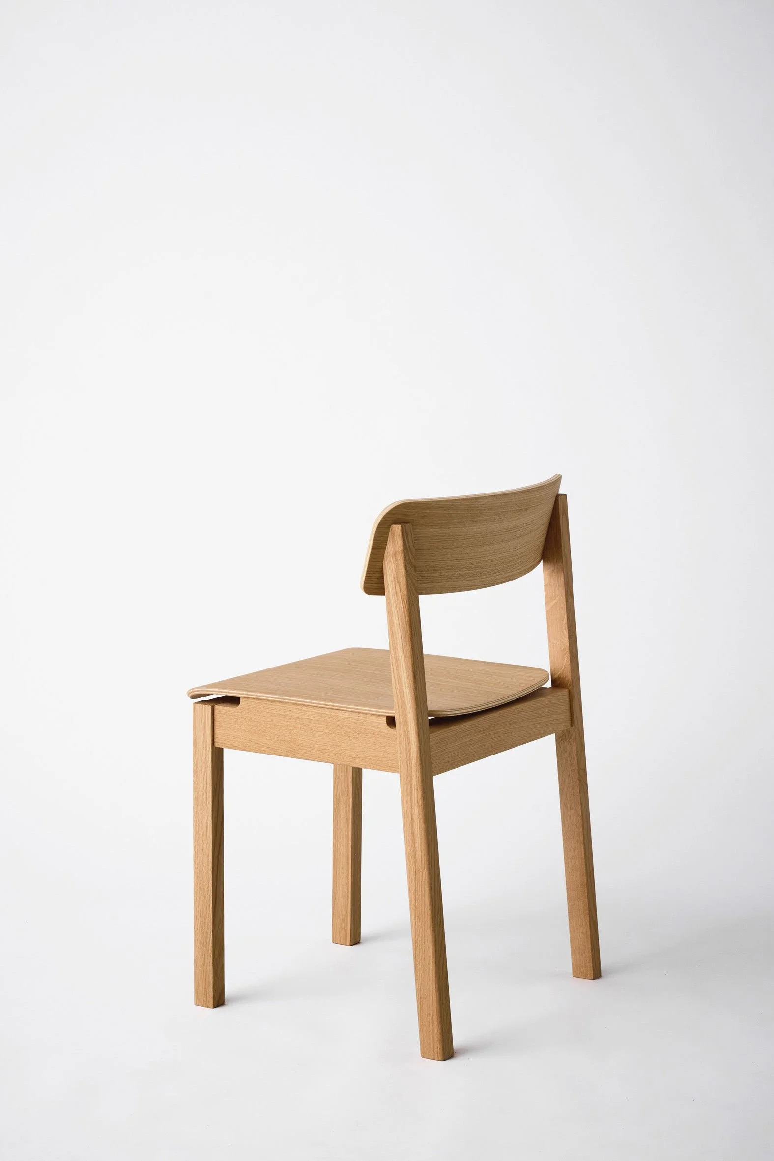 moebe_everyday-chair_pp_oak-oiled_low-res_05_edcooa.jpg