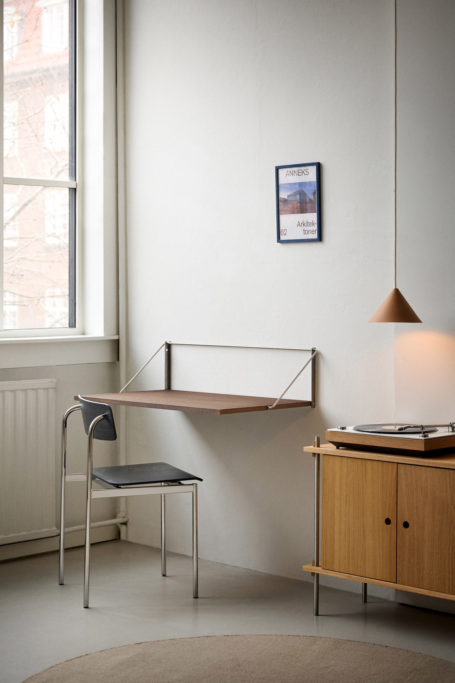 MOEBE_Offset-Chair_IC_Chrome_Black_Low-Res_02_OCCHBL.jpg