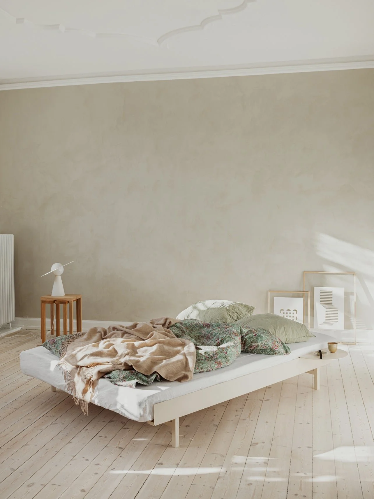 moebe_bed_ic_sand_low-res_08.jpg