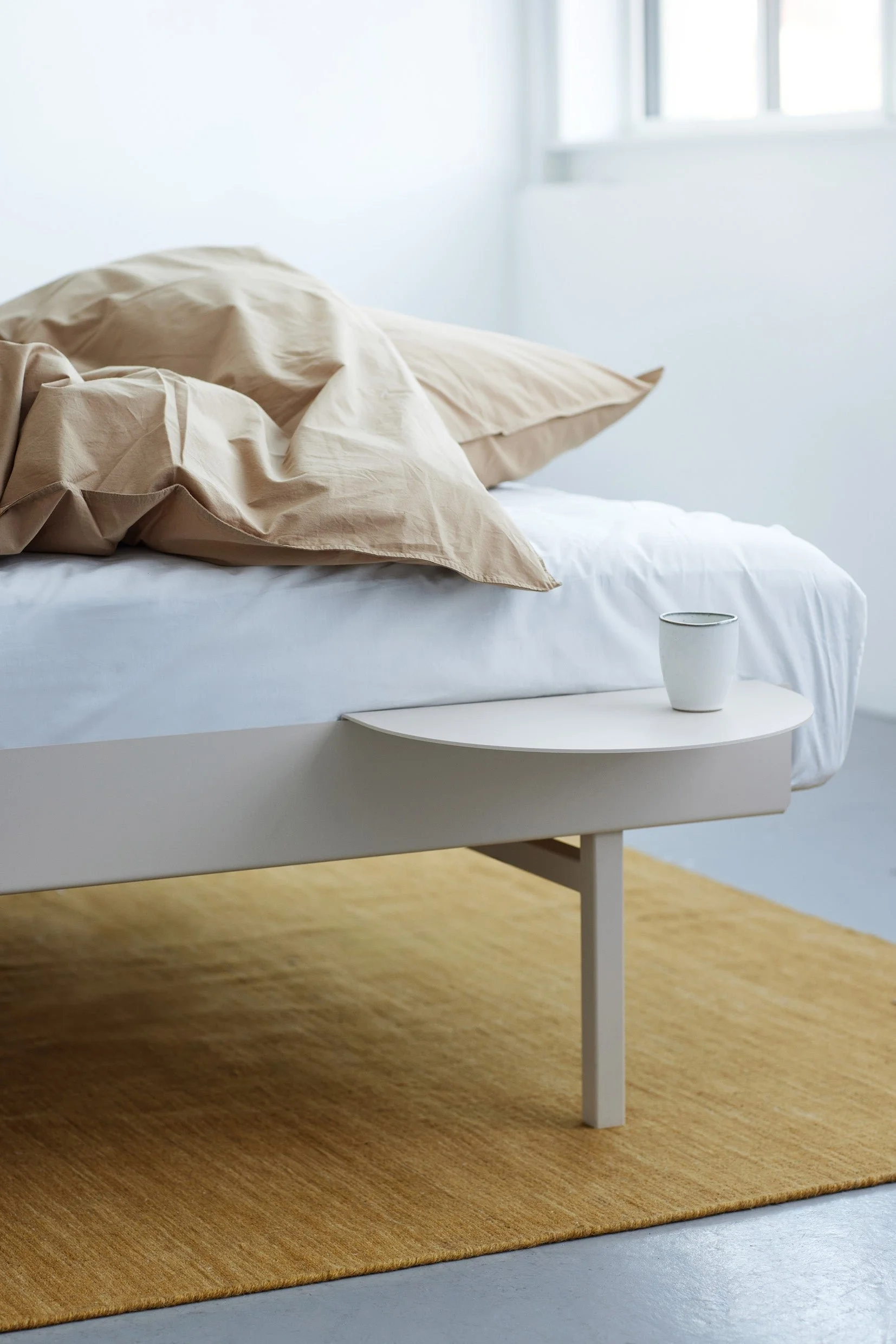 moebe_tall-bed_ic_sand_high-res_03.jpg