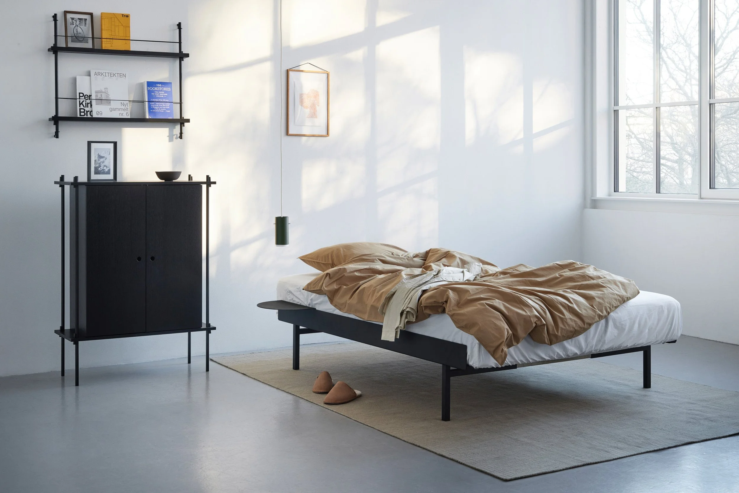moebe_tall-bed_ic_black_high-res_04.jpg