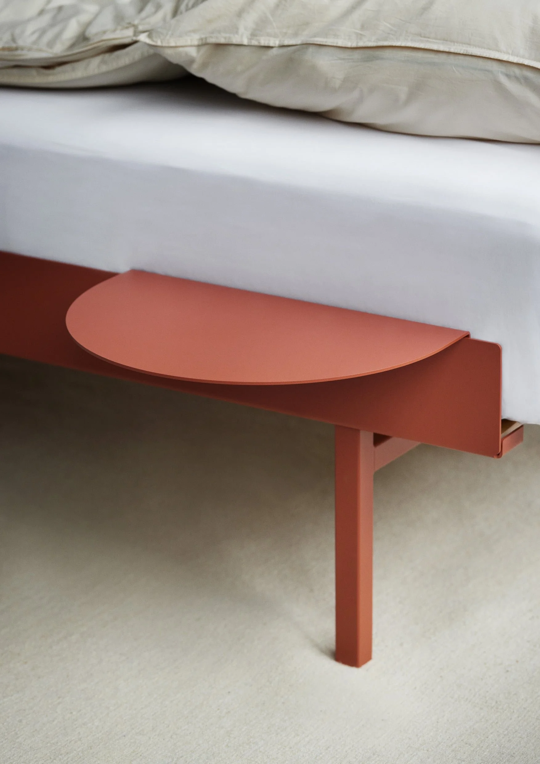 moebe_tall-bed_ic_terracotta_high-res_04.jpg