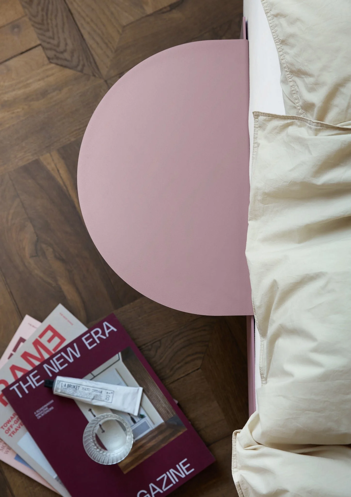 moebe_bed_ic_dusty-rose_low-res_05_997be0c0-73ce-453a-98e6-f559022495a2.jpg