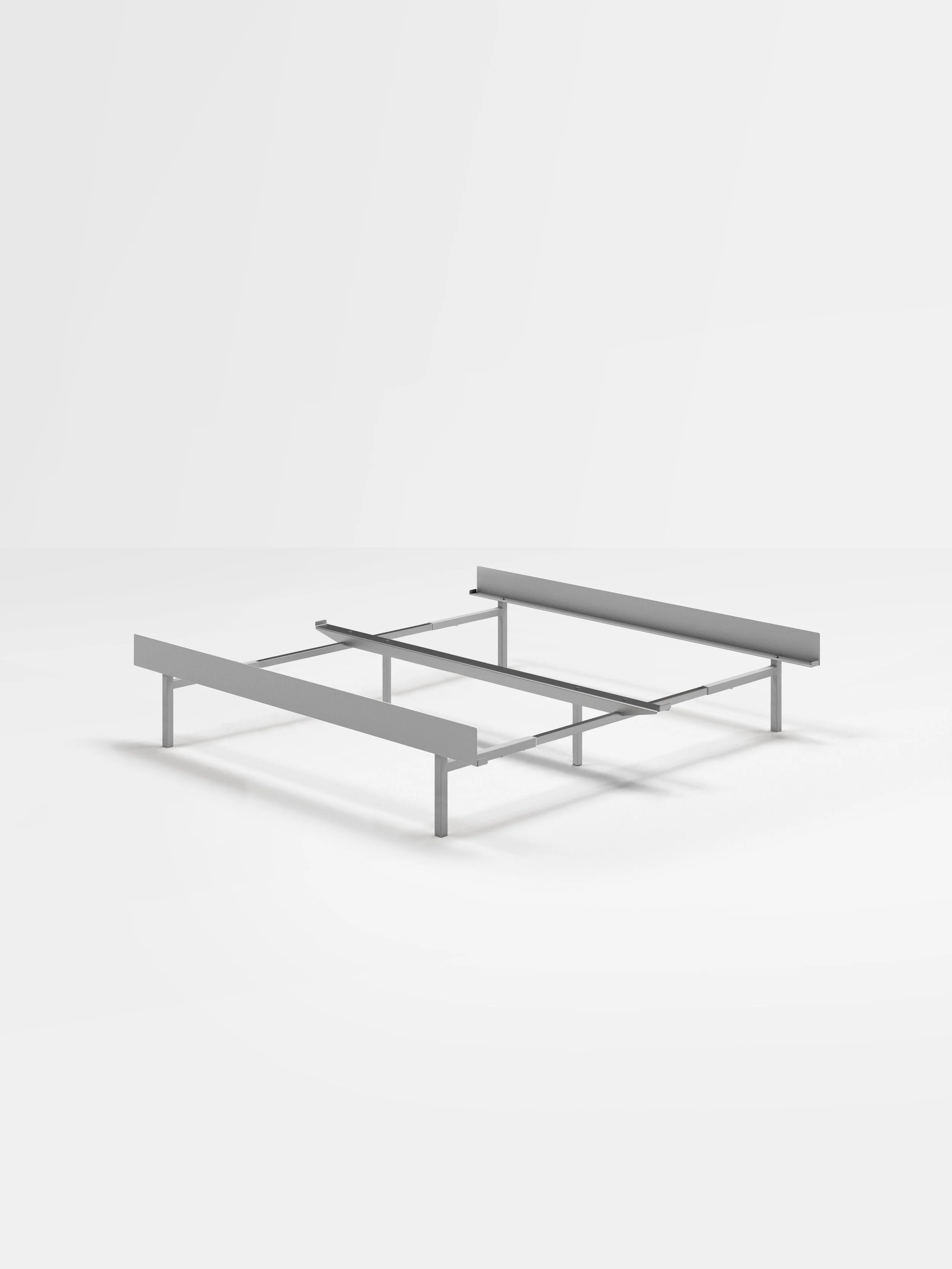 MOEBE_Tall-Bed_PP_180_Stainless-Steel_High-Res.jpg