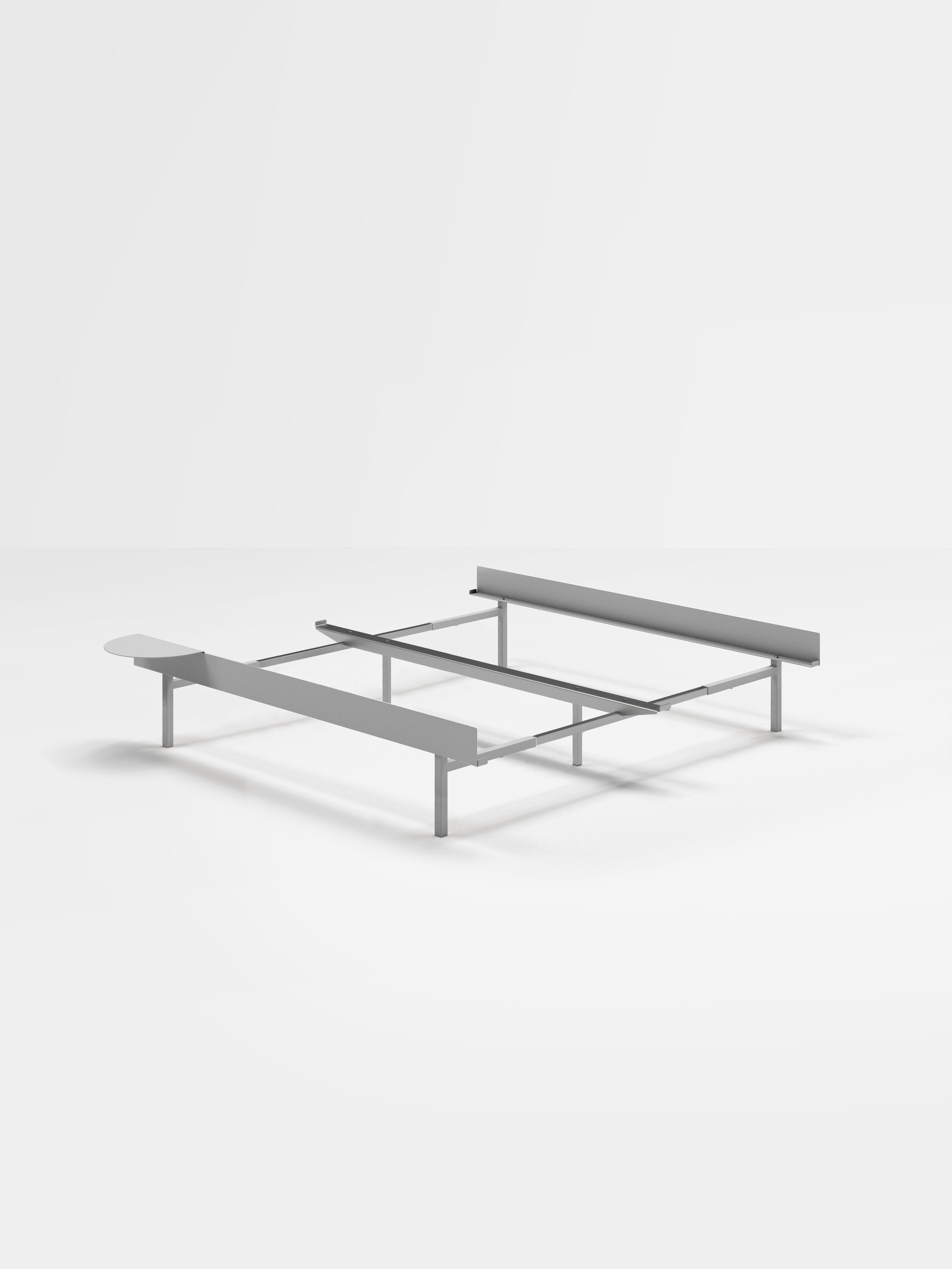 moebe_tall-bed_pp_180_stainless-steel_1xtable_high-res_723162f2-c17e-4972-9870-20857ca319f1.jpg