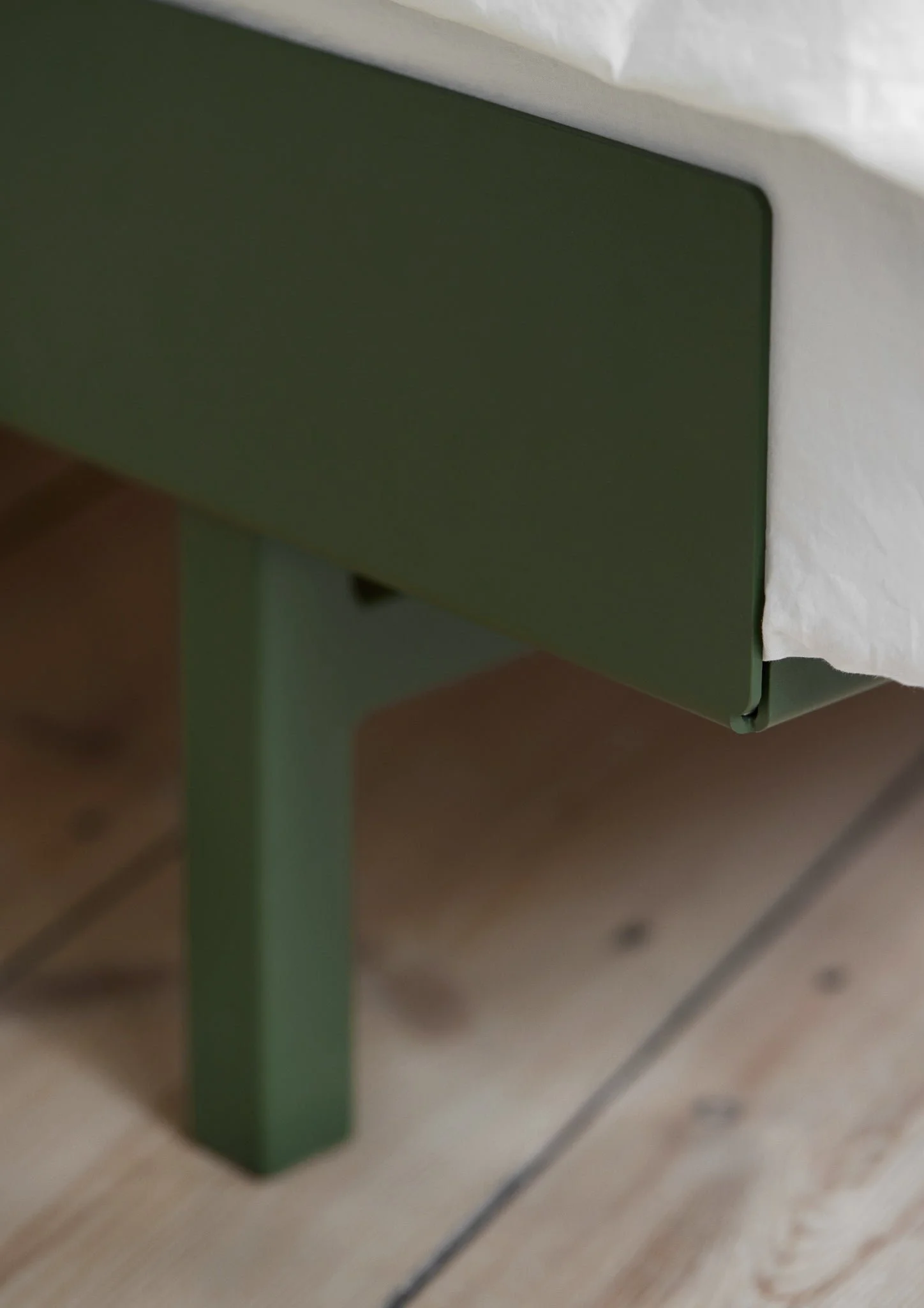 moebe_bed_ic_pine-green_low-res_08_6869f0bb-e921-47fa-8fea-5d86450758a3.jpg