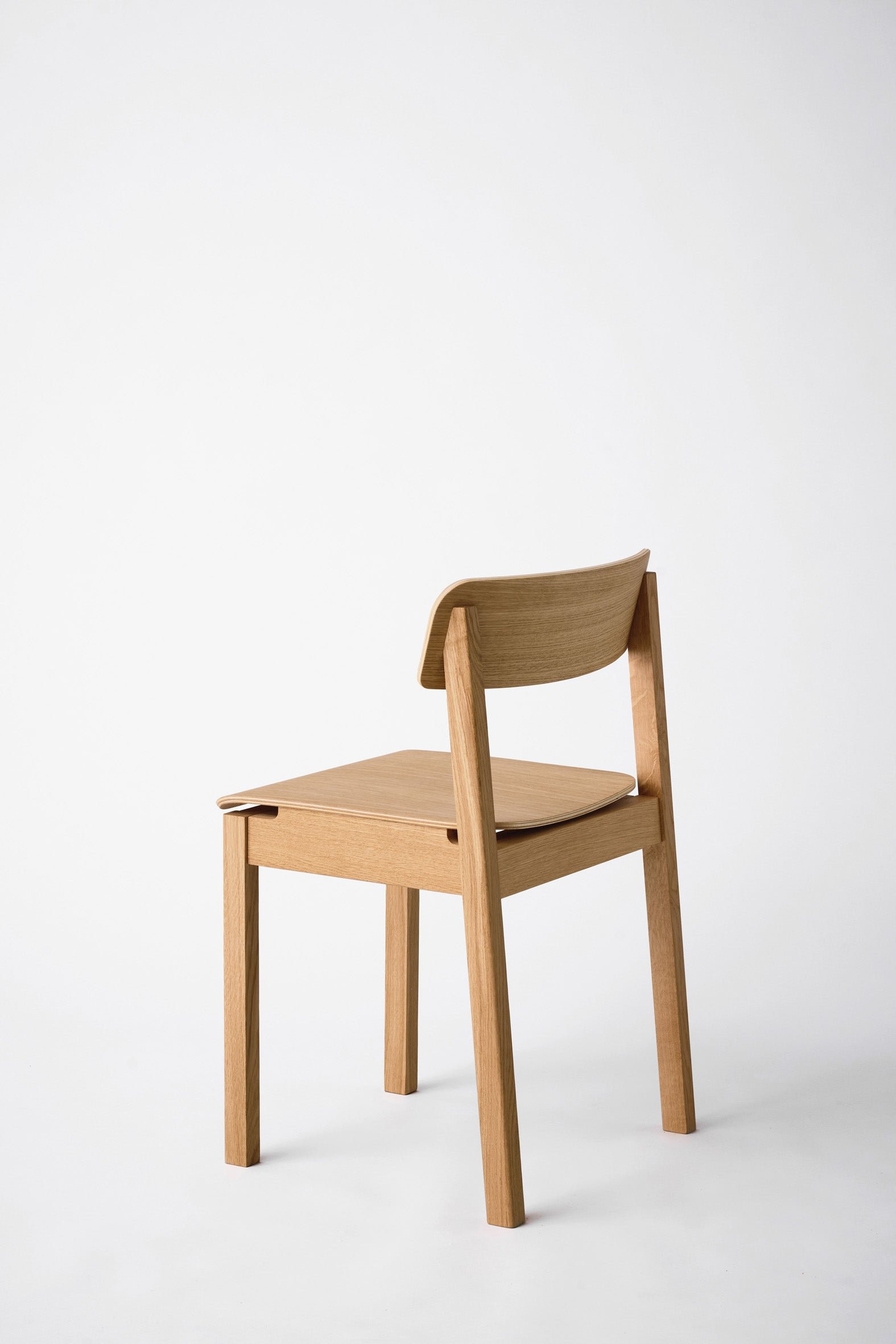 moebe_everyday-chair_pp_oak-oiled_low-res_05_edcooa.jpg