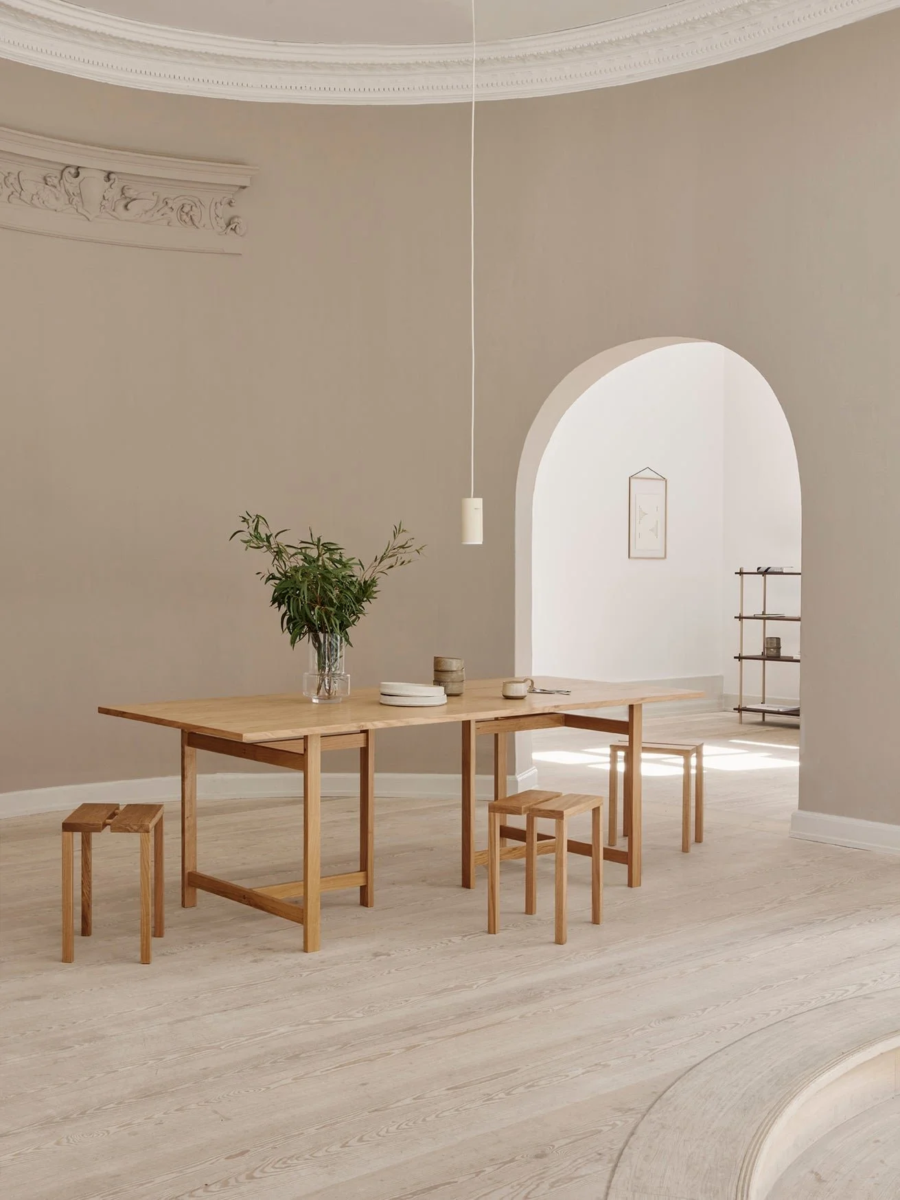moebe_dining-table_ic_200-rectangular_oak_low-res_06.jpg