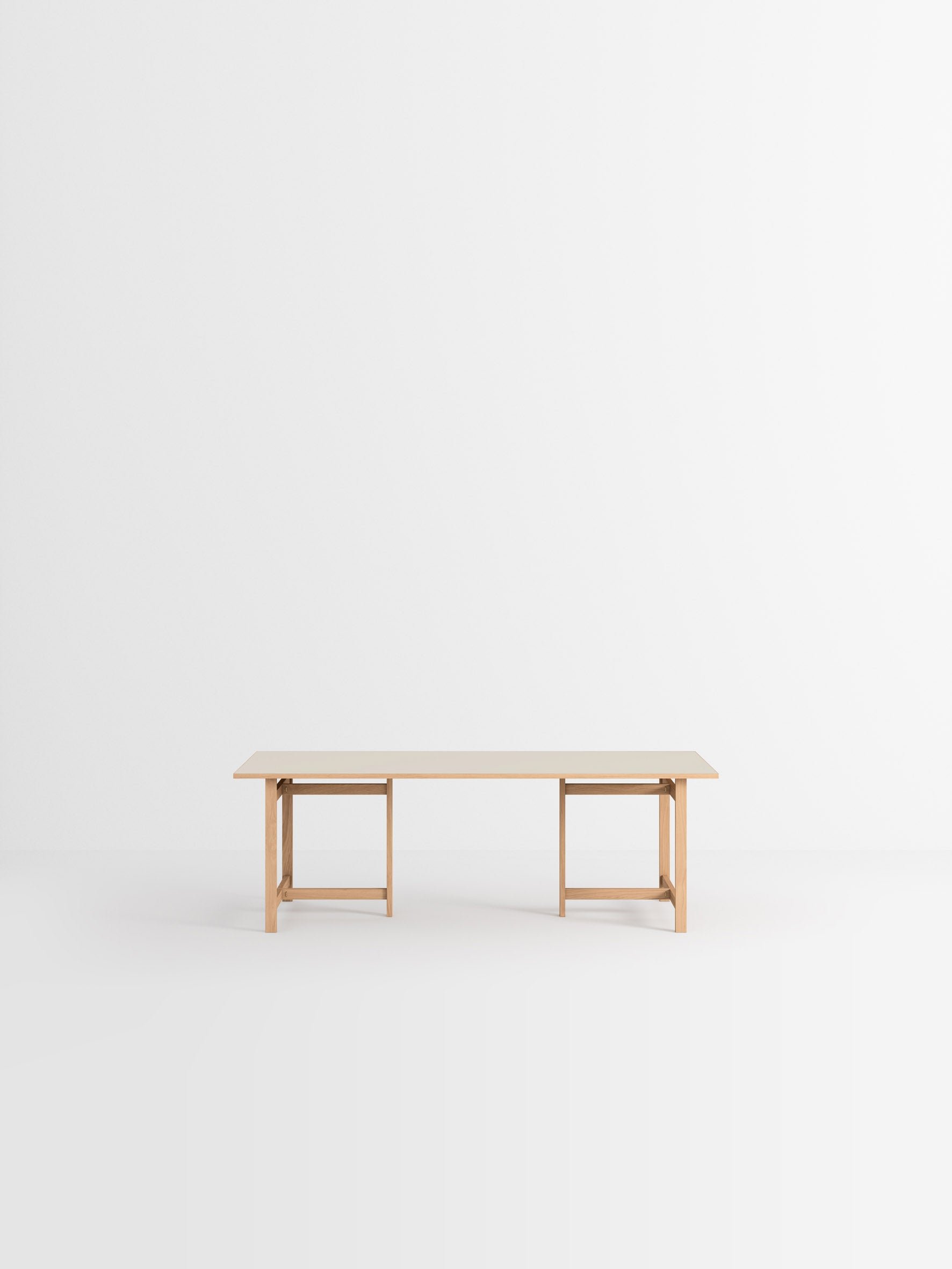 MOEBE_Dining-Table_PP_220-Rectangular_Oak-Warm_Beige_Low-Res_01.jpg