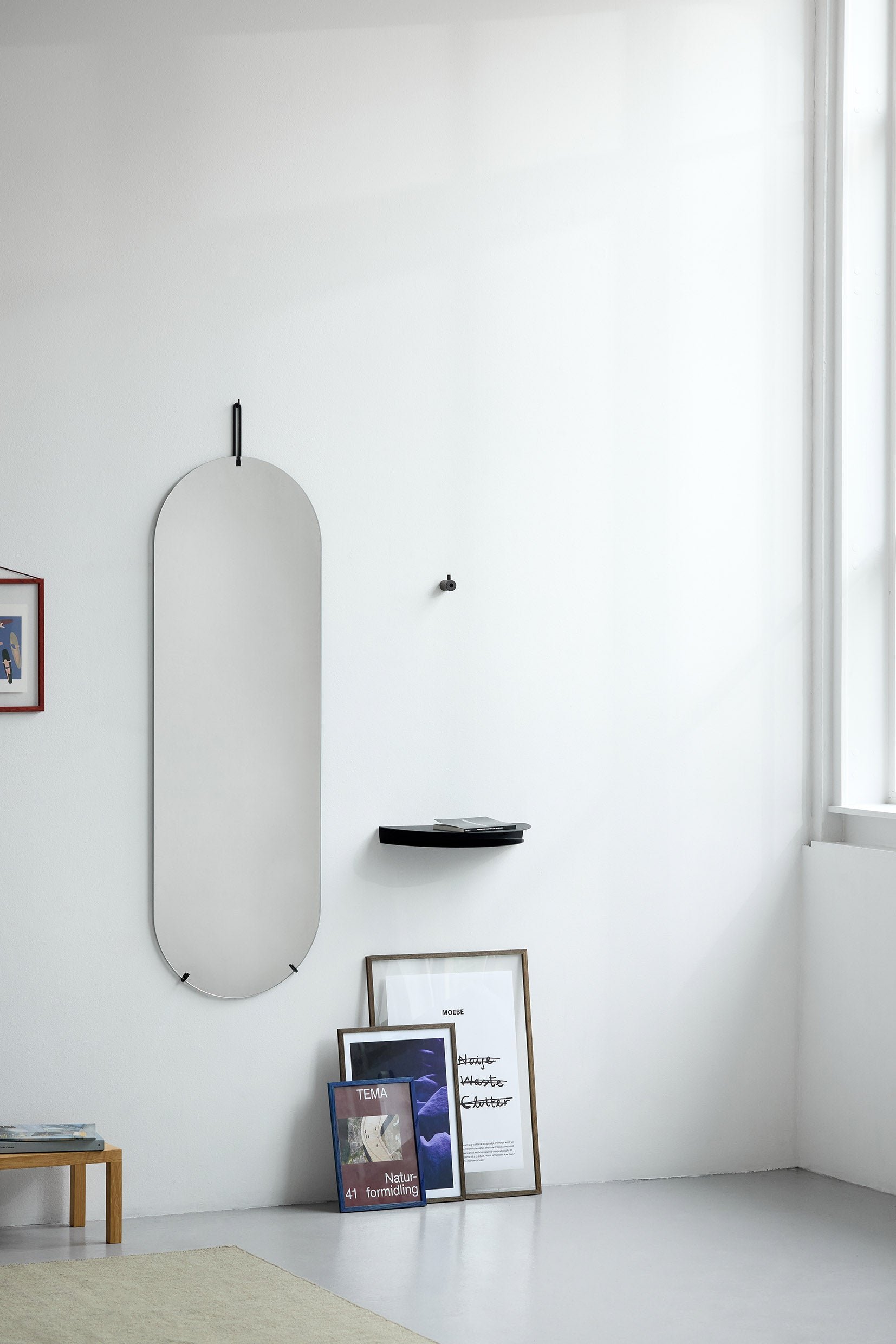 moebe_half-moon-shelf_ic_low-res_09.jpg