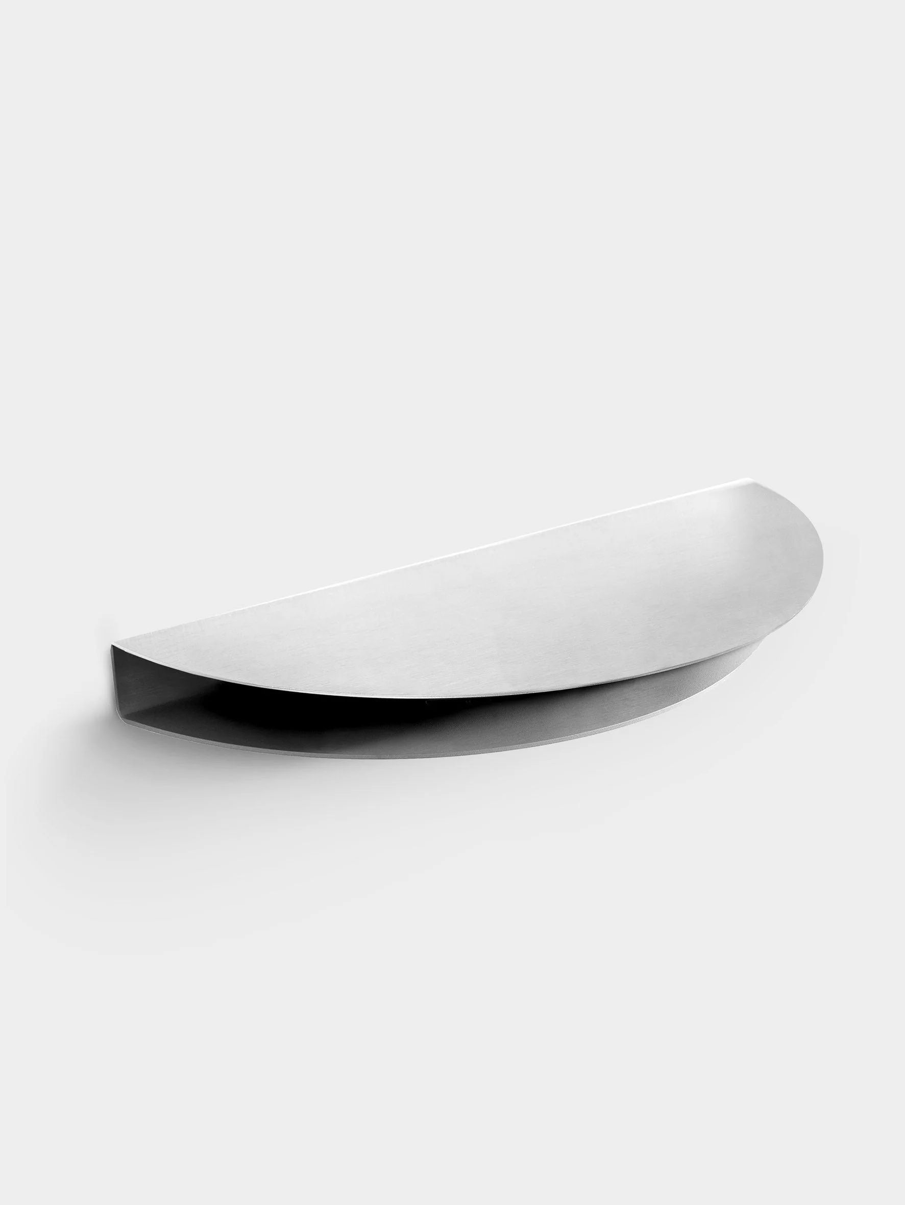 moebe_half_moon_shelf_pp_large_stainless-steel_low-res_hmsssl_5520cd09-c69c-4974-8c3c-1dcabcbe88eb.jpg