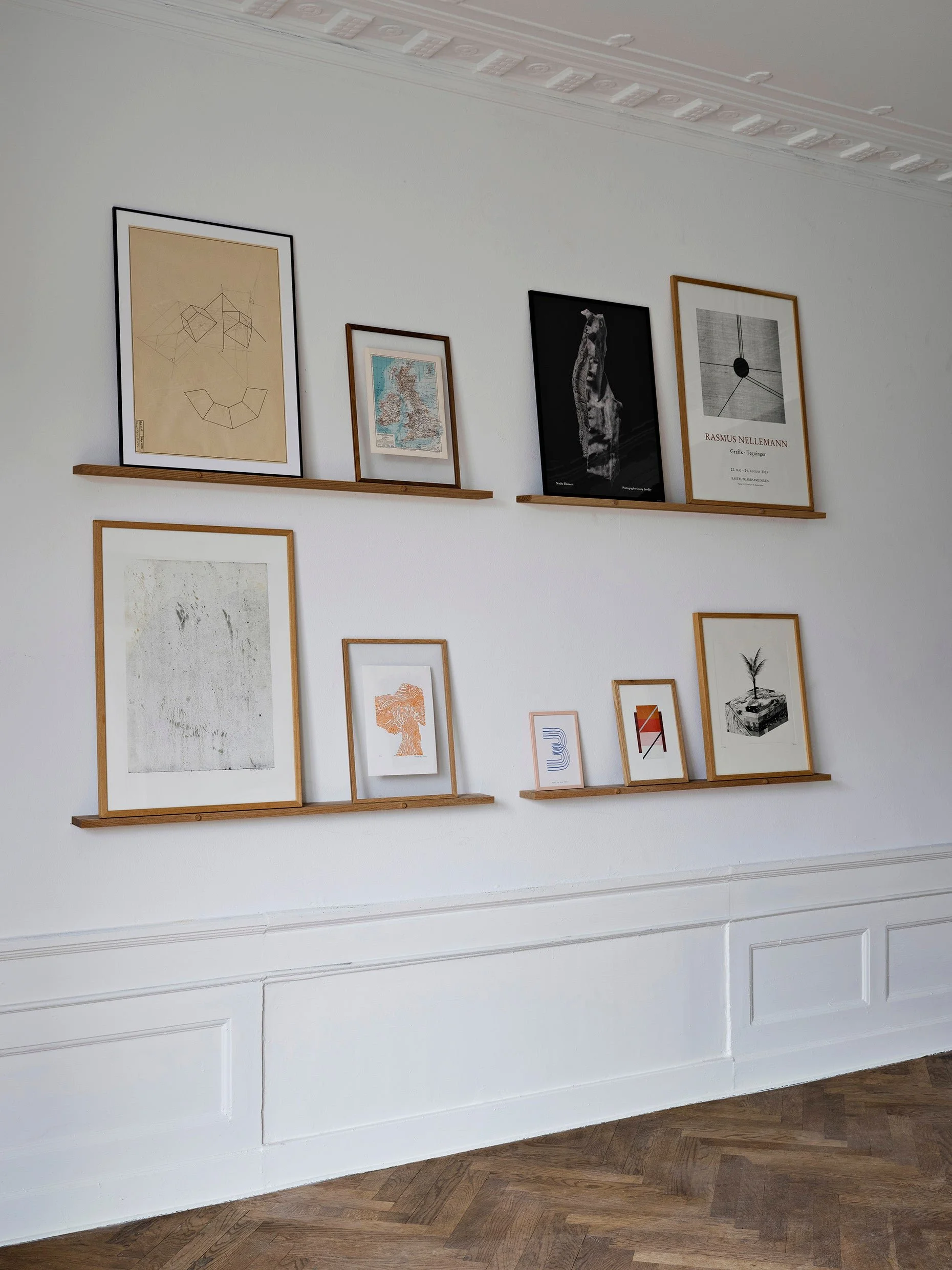 MOEBE_Gallery-Shelf_IC_115cm_Oak_Low-Res_01.jpg