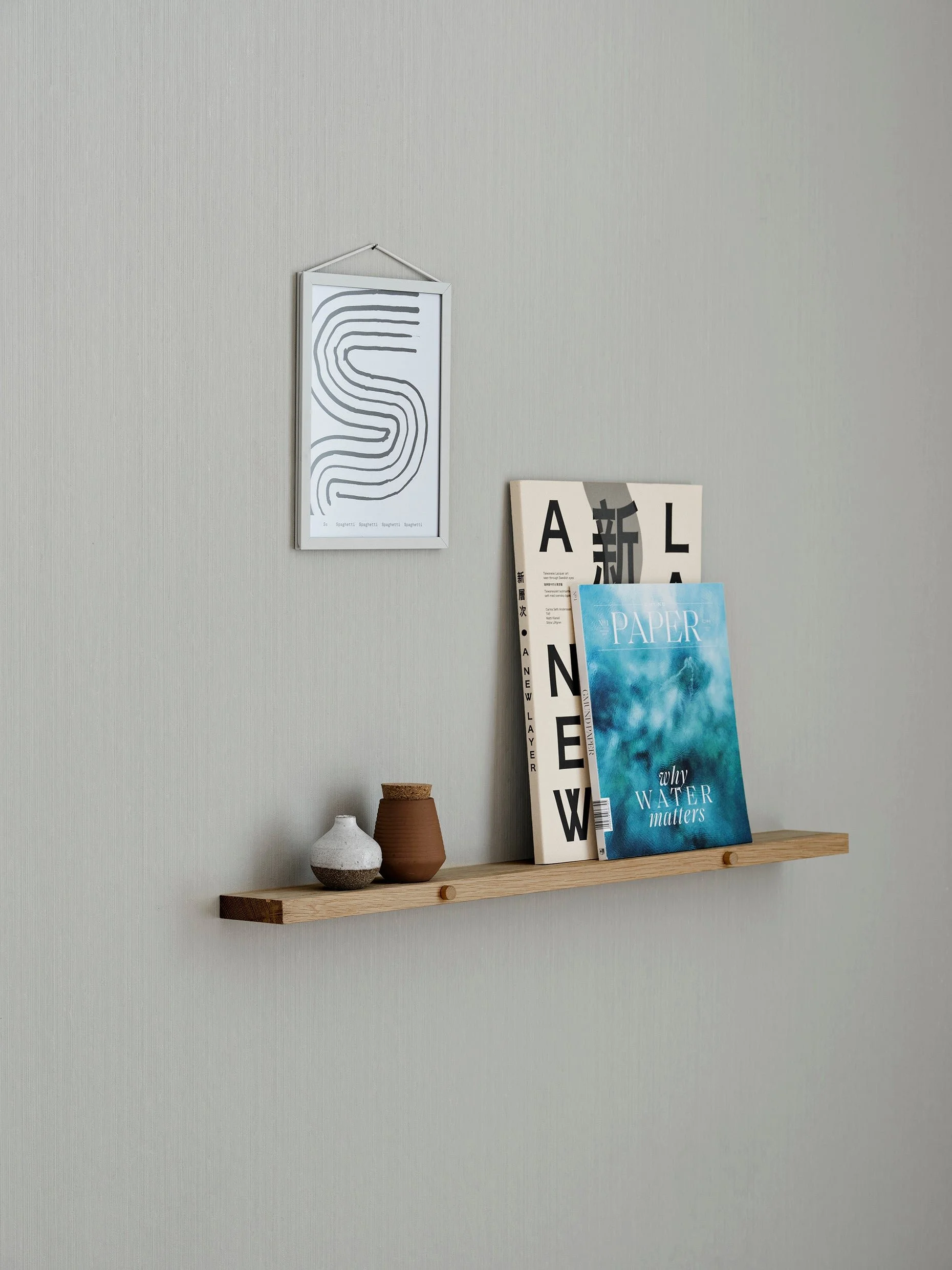 moebe_gallery-shelf_ic_70cm_oak_low-res_02.jpg