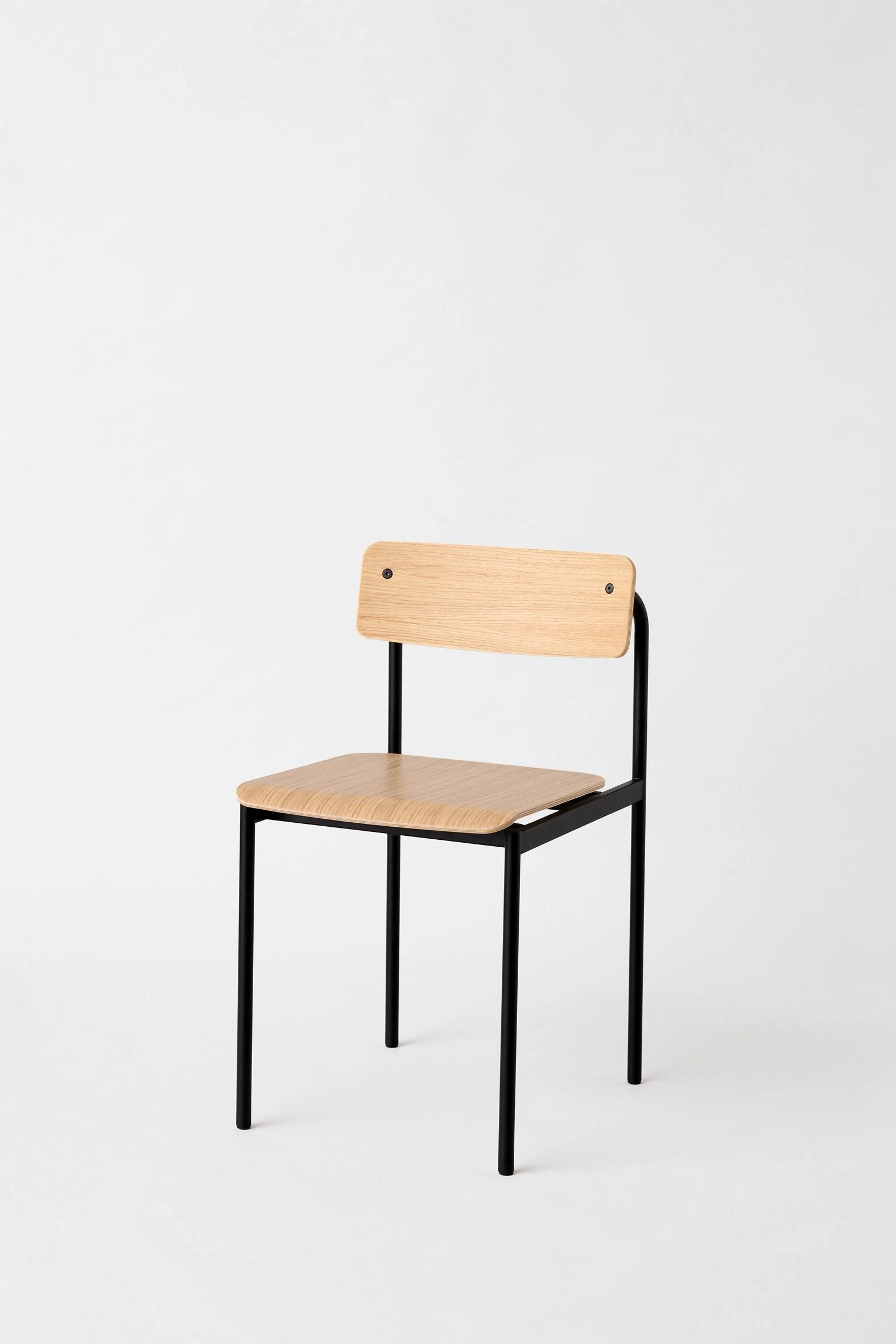 moebe_offset-chair_pp_black_oak_low-res_01_ocblooa.jpg