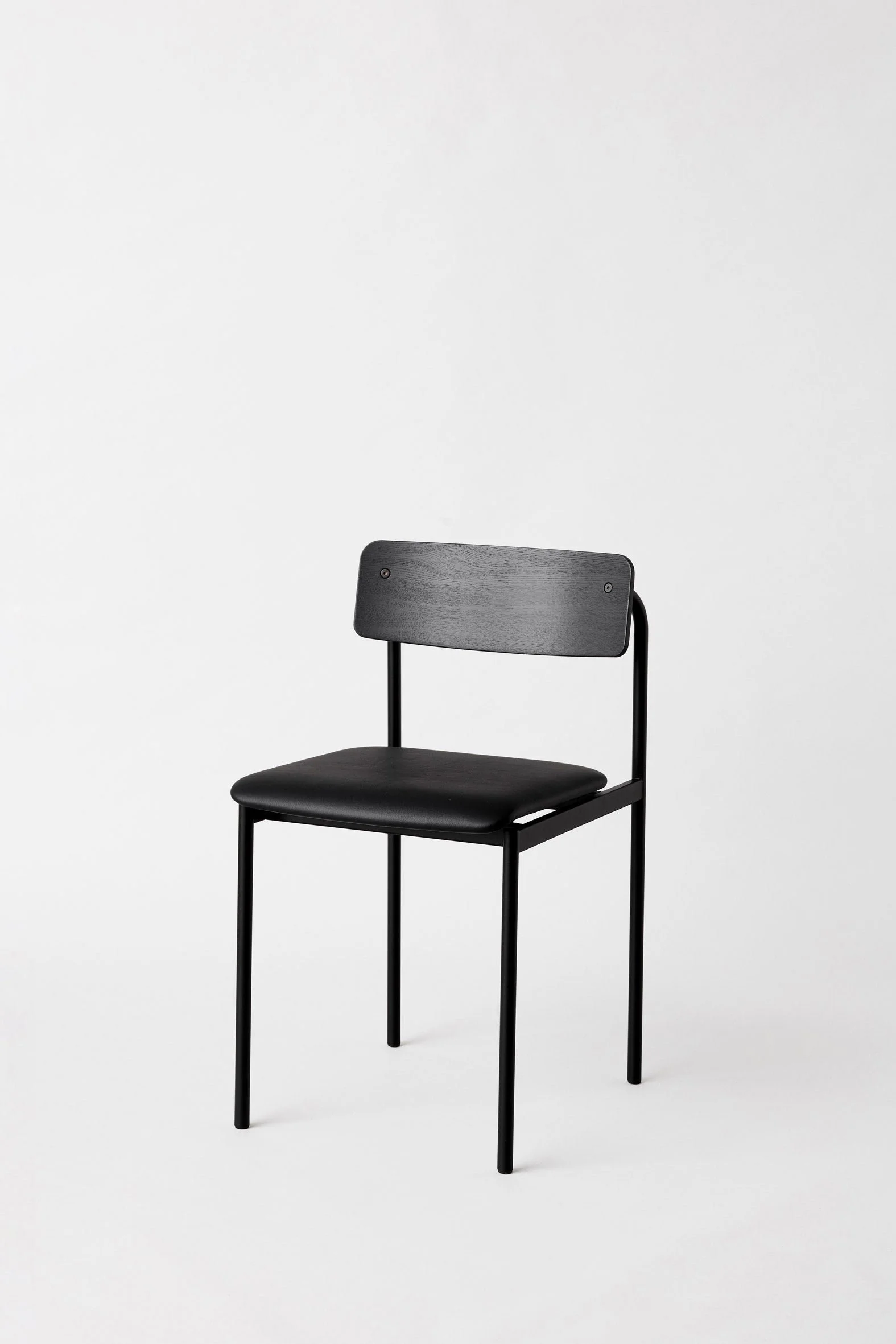 moebe_offset-chair_pp_black_black-black-leather_low-res_01_ocblblleabl_09436bcc-4c32-4469-a302-68853ceb3907.jpg