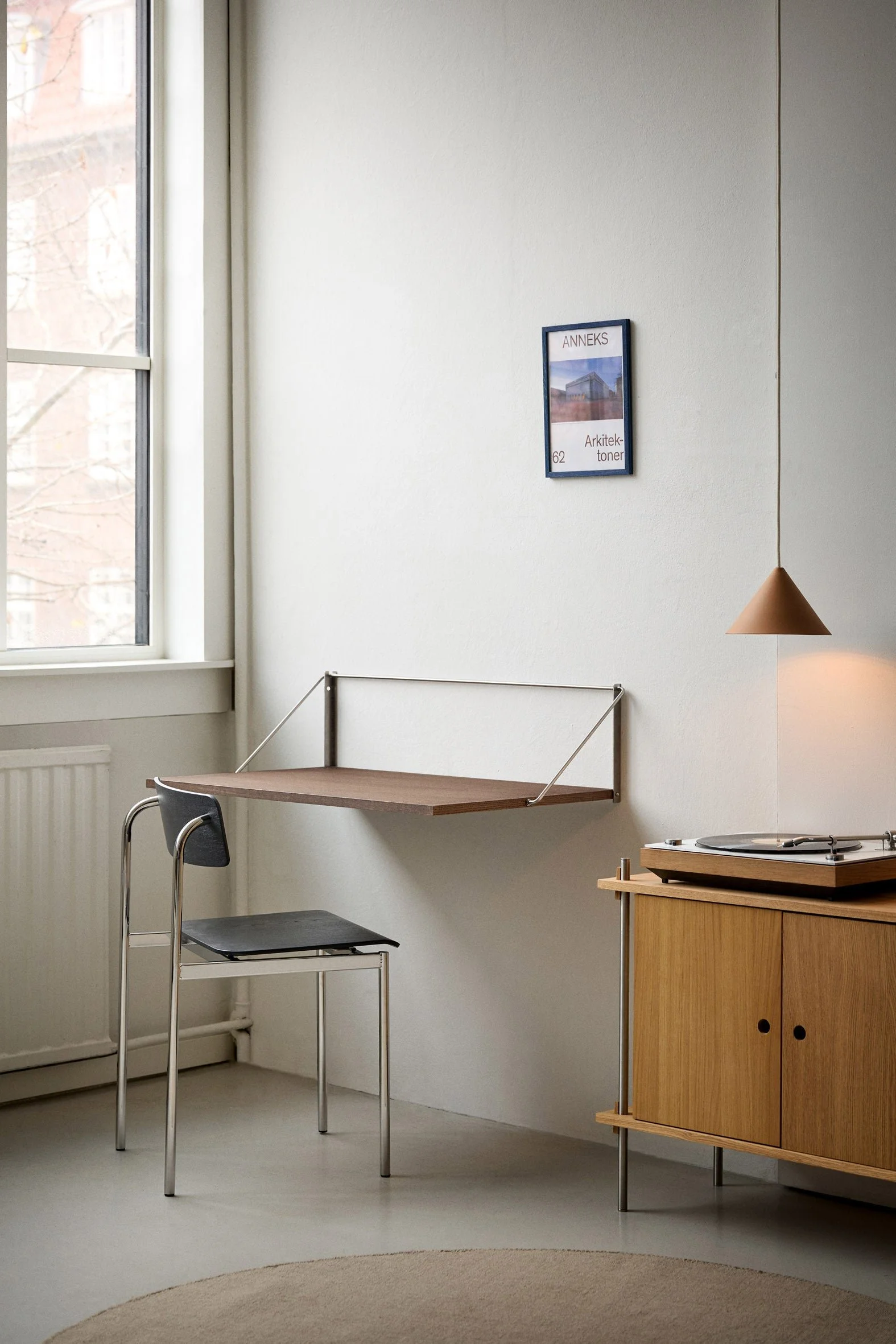 MOEBE_Offset-Chair_IC_Chrome_Black_Low-Res_02_OCCHBL.jpg
