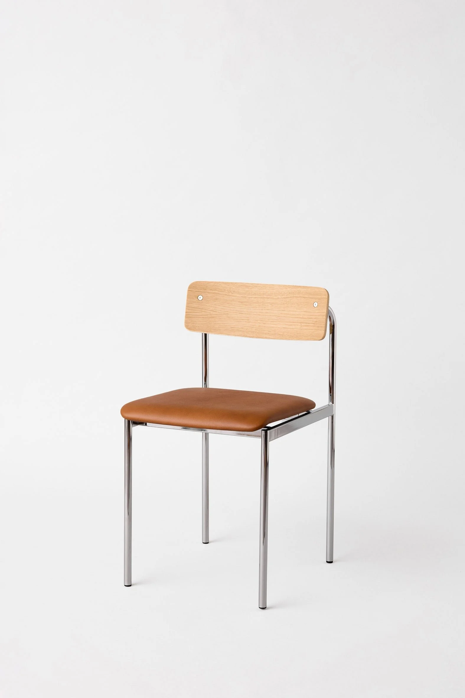 MOEBE_Offset-Chair_PP_Chrome_Oak-Cognac-Leather_Low-Res_01_OCCHOOALEACOG.jpg