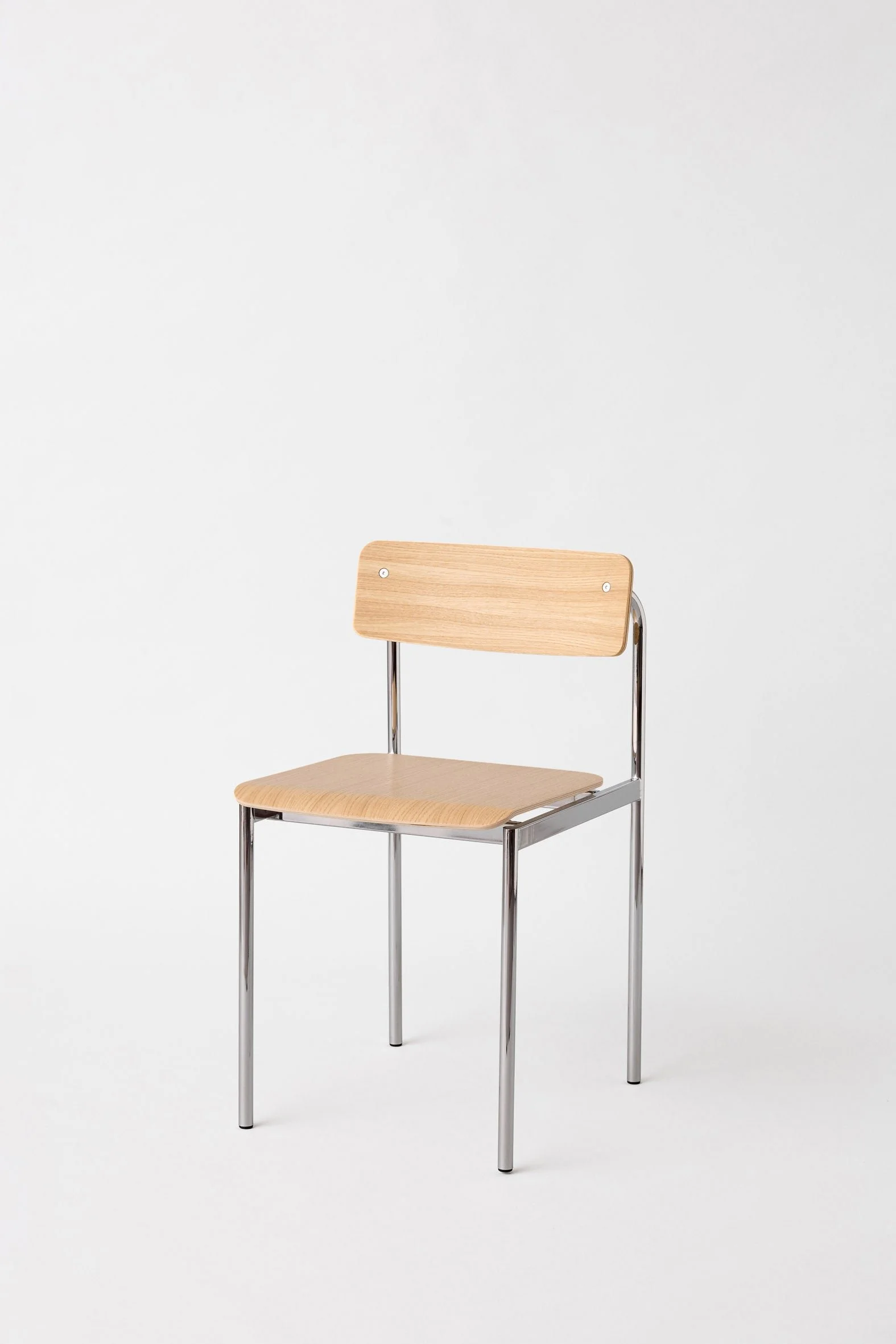 MOEBE_Offset-Chair_PP_Chrome_Oak_Low-Res_01_OCCHOOA.jpg