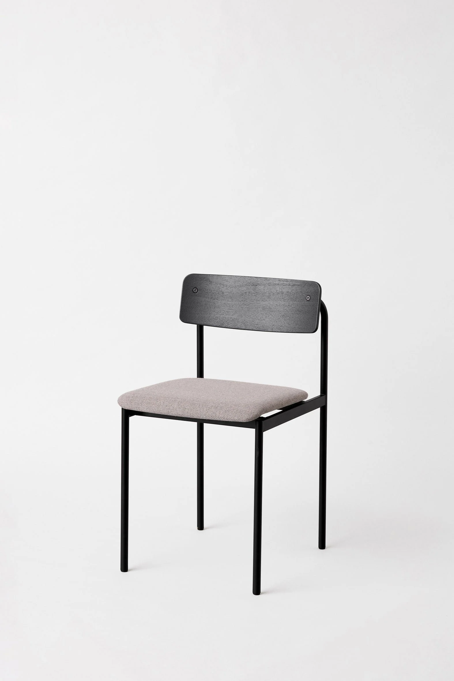 MOEBE_Offset-Chair_PP_Black_Black-Re-Wool-128_Low-Res_01_OCBLBLREW128.jpg