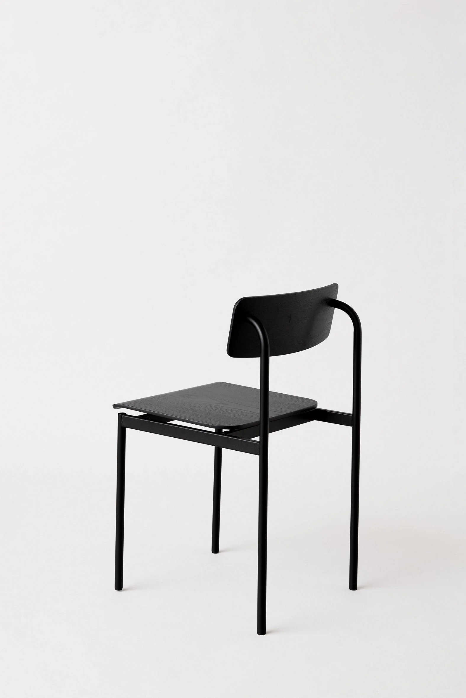 moebe_offset-chair_pp_black_black_low-res_03_ocblbl.jpg