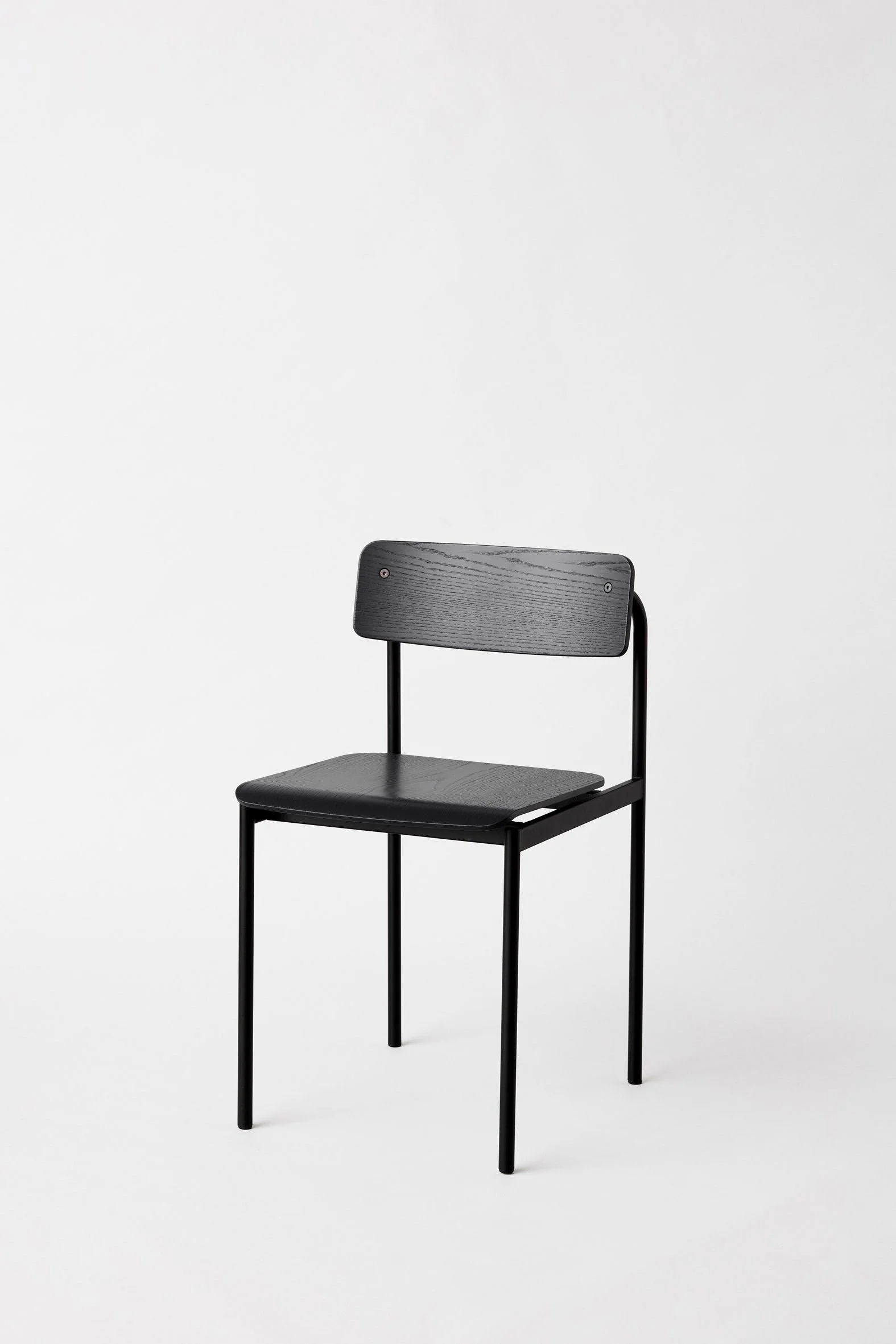 moebe_offset-chair_pp_black_black_low-res_01_ocblbl_b4040bf0-9094-4039-b136-26ab20db32a6.jpg