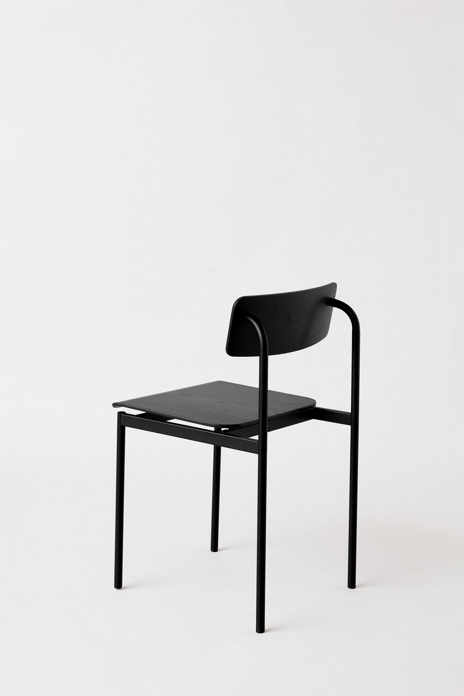 moebe_offset-chair_pp_black_black_low-res_03_ocblbl_1d68f7b8-52bf-4e0f-8439-21a4766d609d.jpg