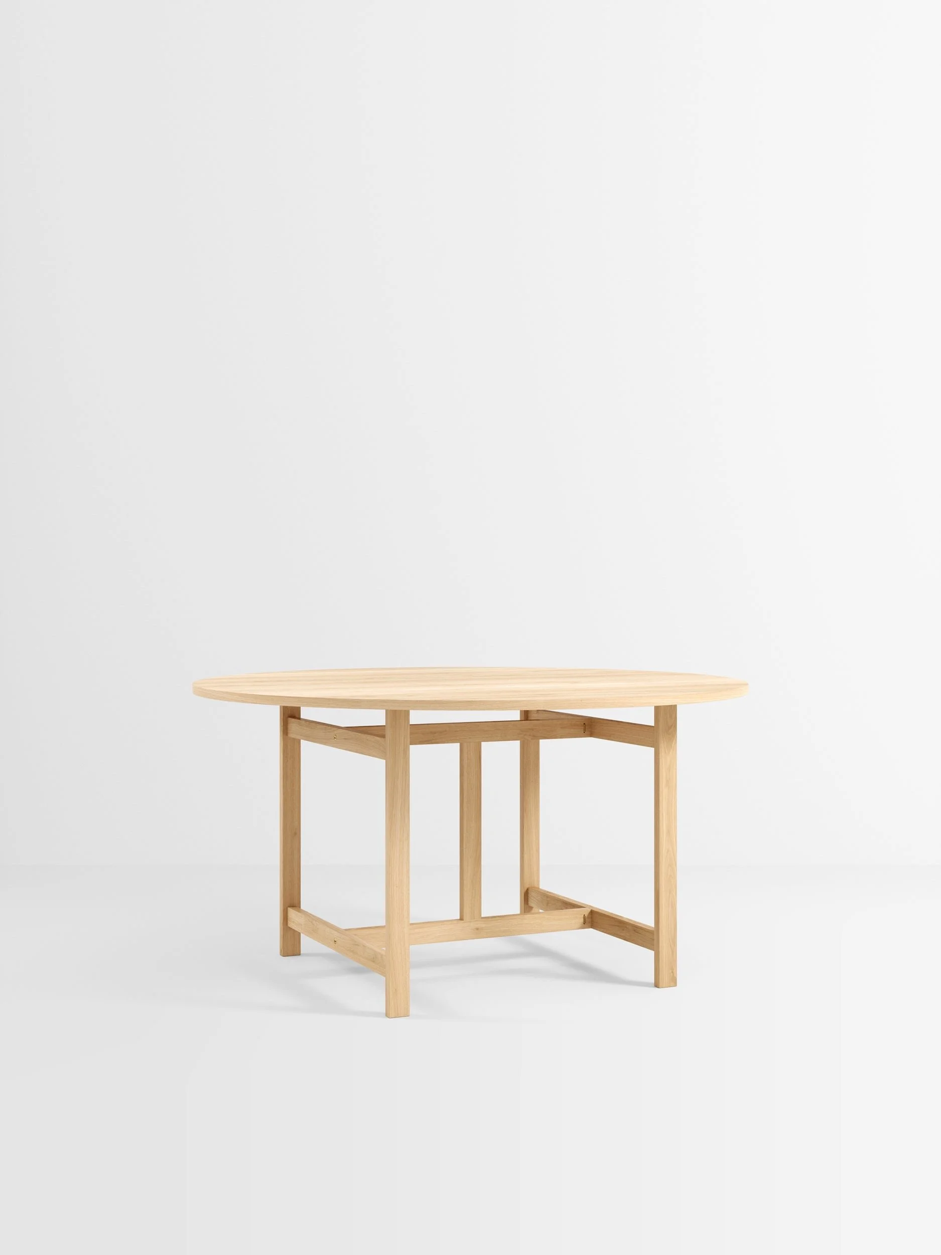 MOEBE_Dining-Table_PP_140-Round_Oak_Low-Res_01.jpg