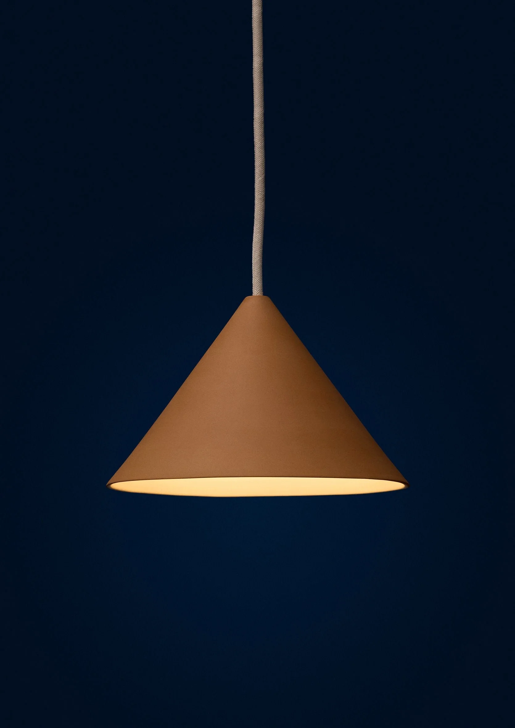 moebe_ceramic-cone-pendant_ic_light-ocre_low-res_10_ccplo.jpg