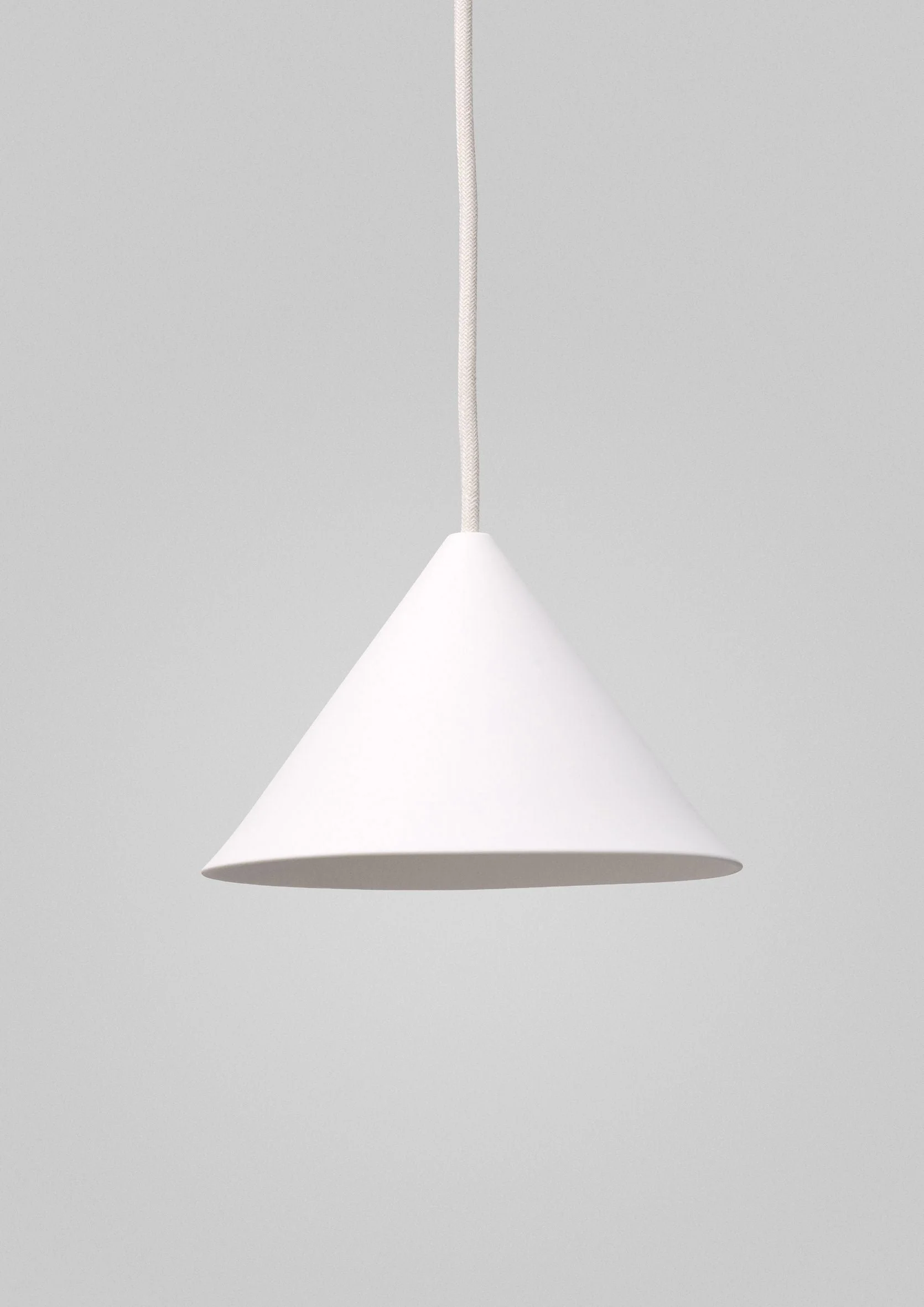 moebe_ceramic-cone-pendant_ic_white_low-res_05_ccpwh.jpg
