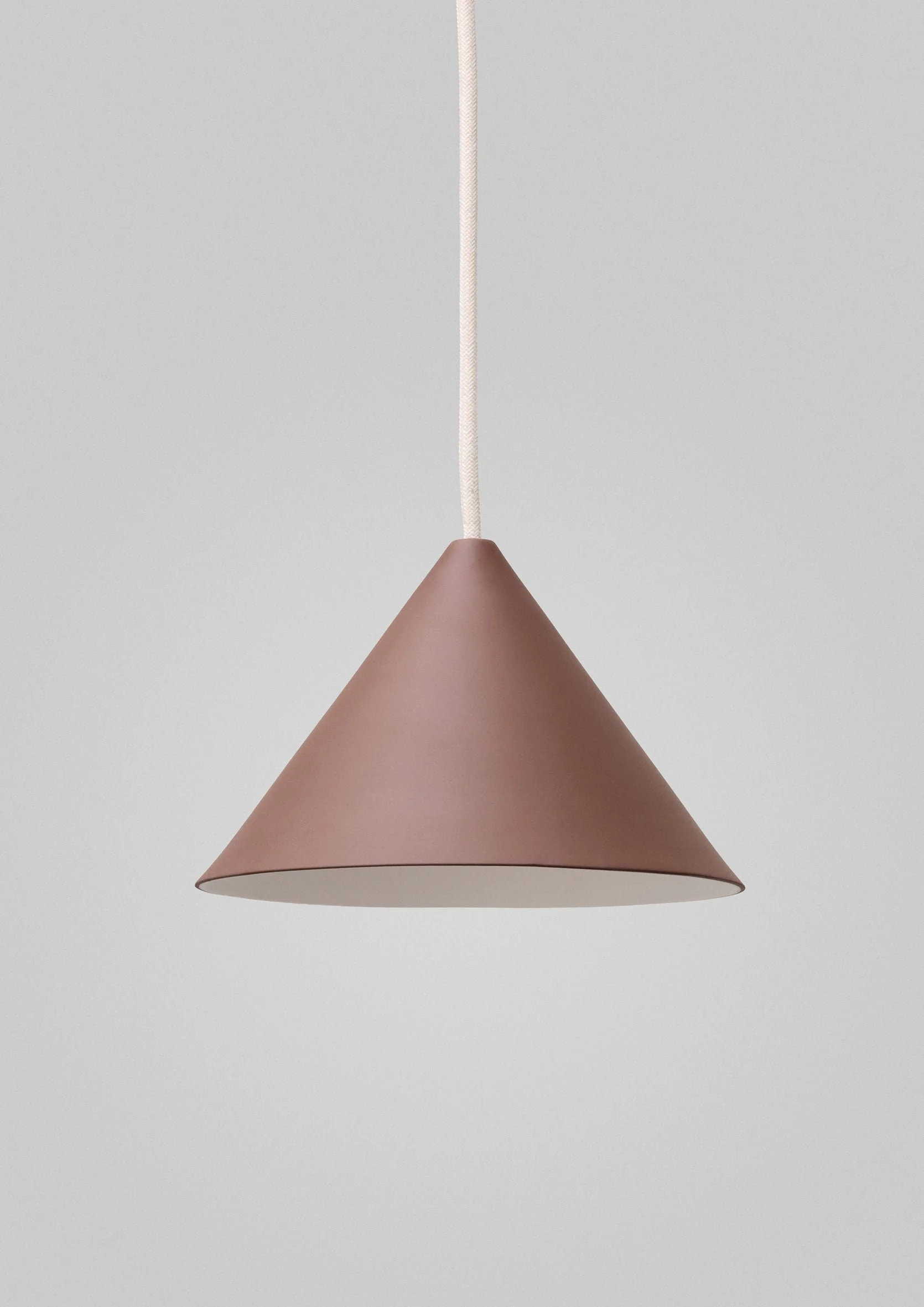 moebe_ceramic-cone-pendant_ic_umbra-brown_low-res_09_ccpub.jpg