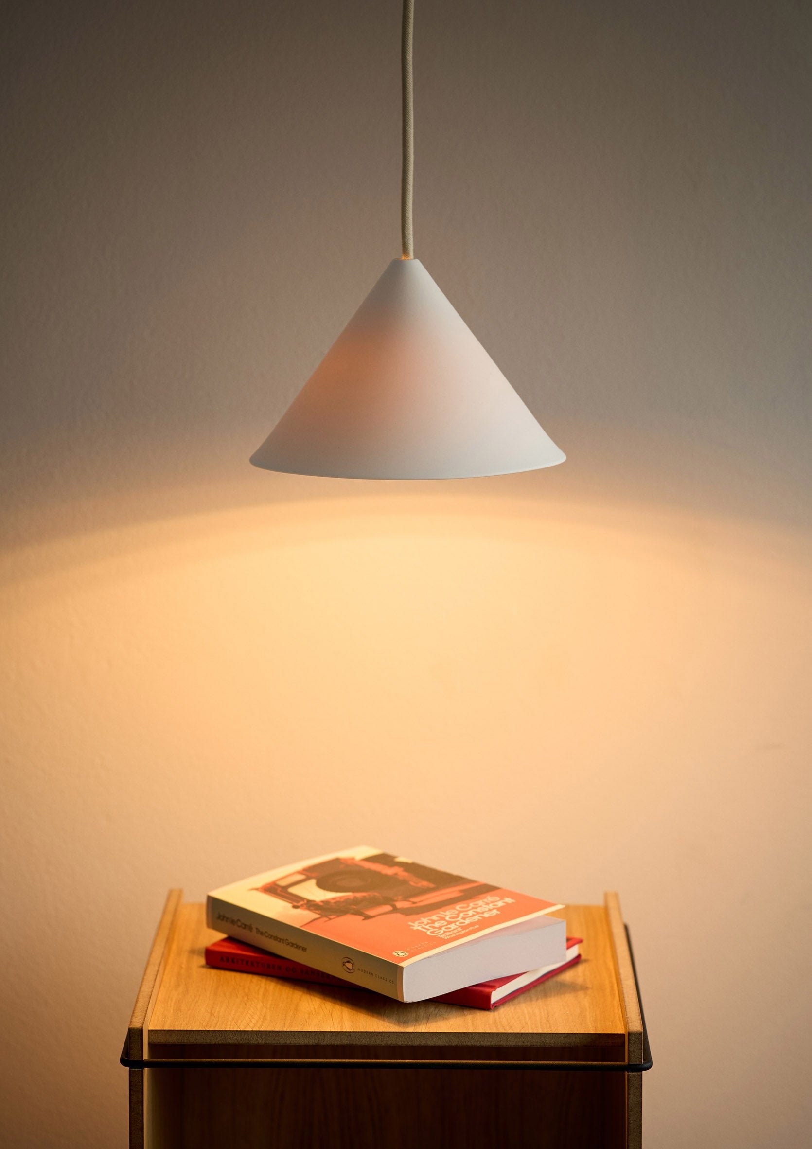moebe_ceramic-cone-pendant_ic_white_low-res_01_ccpwh_f493ca07-e462-4dea-9a3b-d1a3ef549a4c.jpg