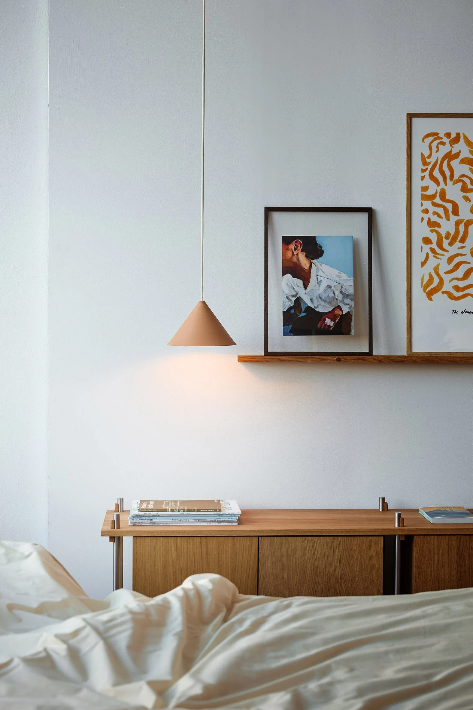 moebe_ceramic-cone-pendant_ic_light-ocre_low-res_08_ccplo_afbc0ac9-a772-4d9e-9e93-ed4a822364fe.jpg