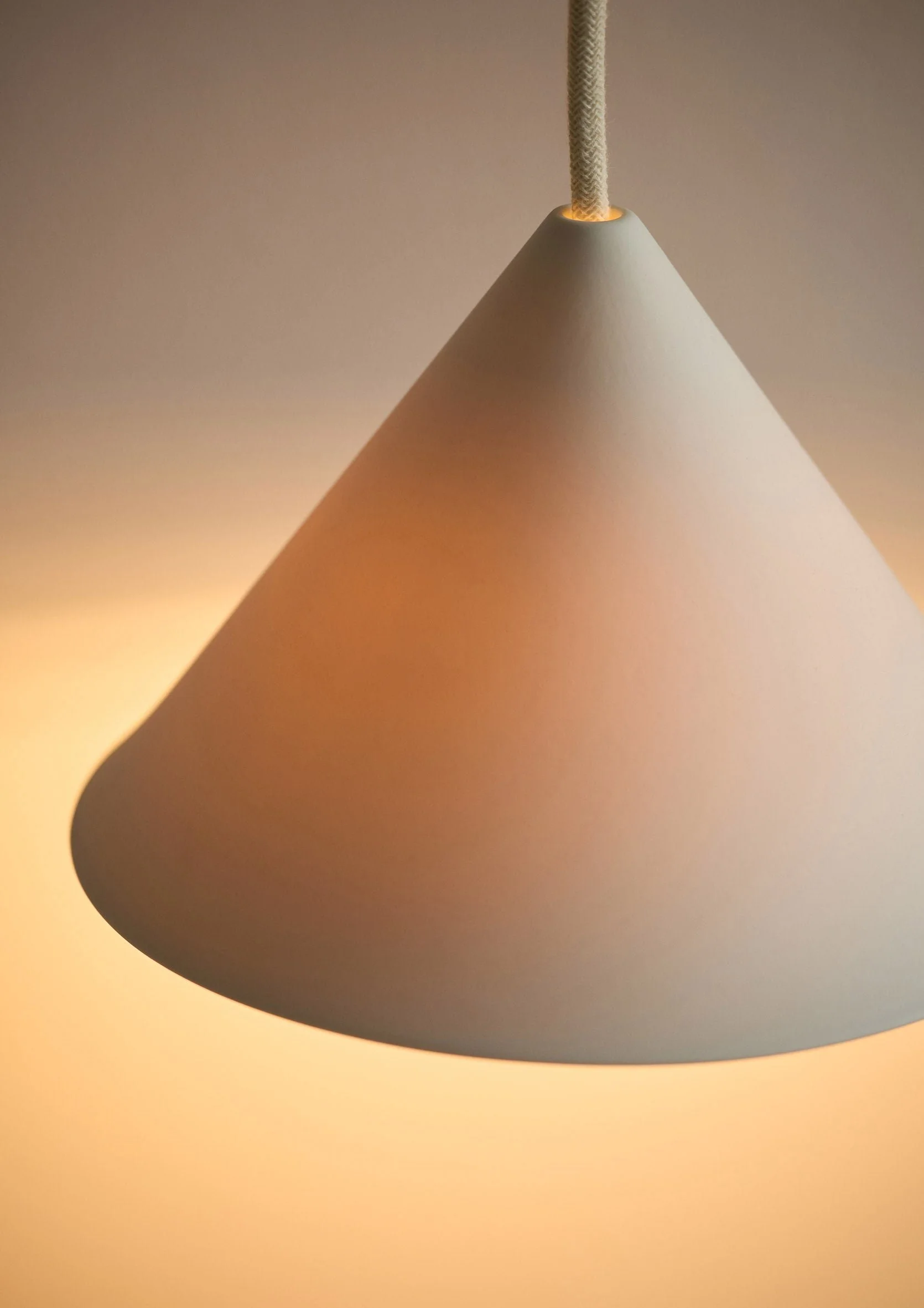 moebe_ceramic-cone-pendant_ic_white_low-res_03_ccpwh_d8322117-5e11-4e66-9b52-34a1d772d0be.jpg